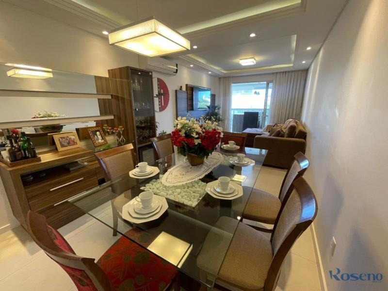 Apartamento amplo e bem decorado