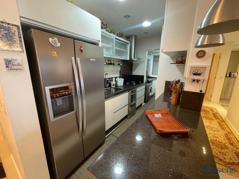 Apartamento amplo e bem decorado