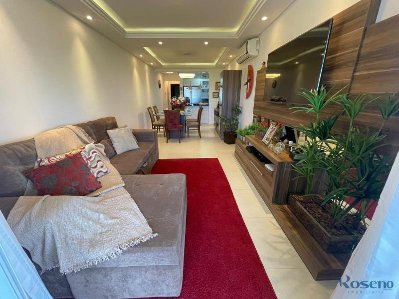 Apartamento amplo e bem decorado