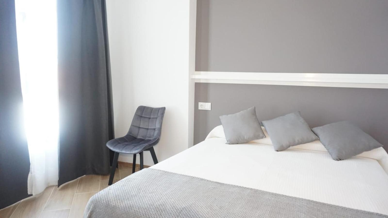 Hostal León view 5