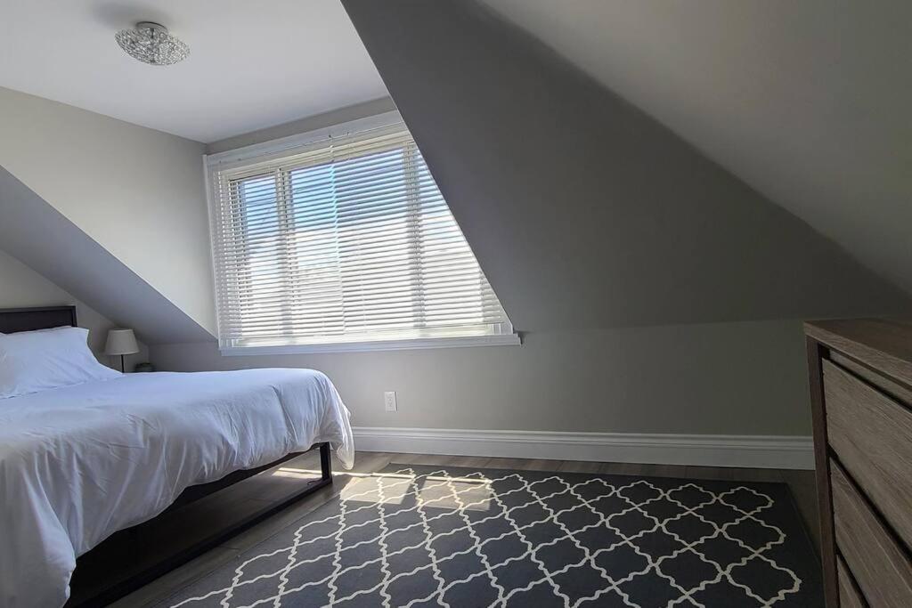 Beautiful 2 Bedroom Home in the Heart of North Bay