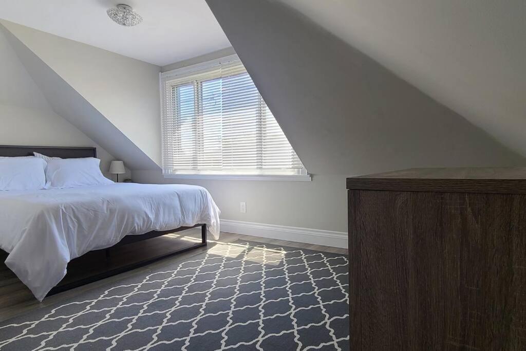 Beautiful 2 Bedroom Home in the Heart of North Bay