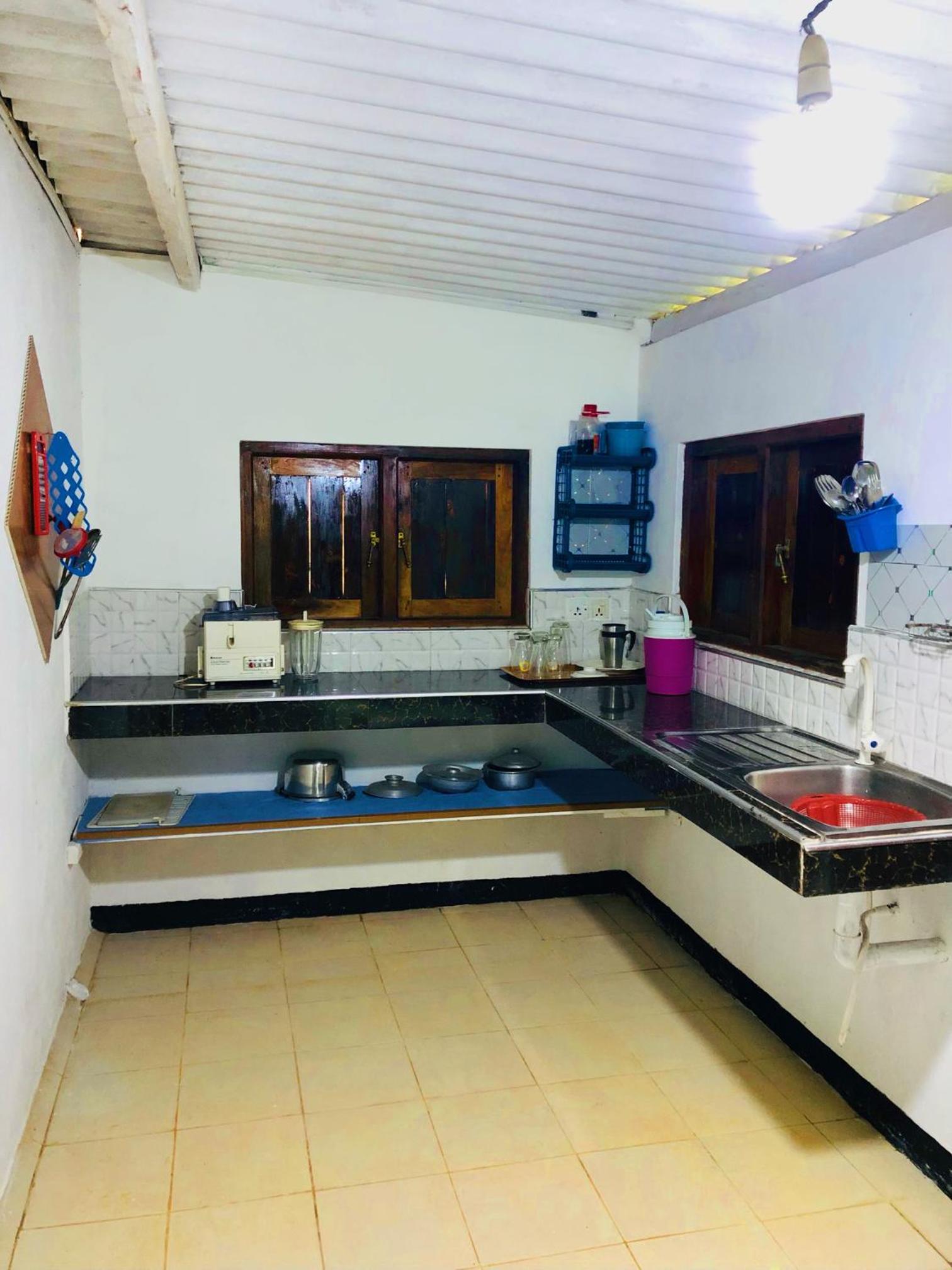 Saki Villa, boat tours & sea food with rotti