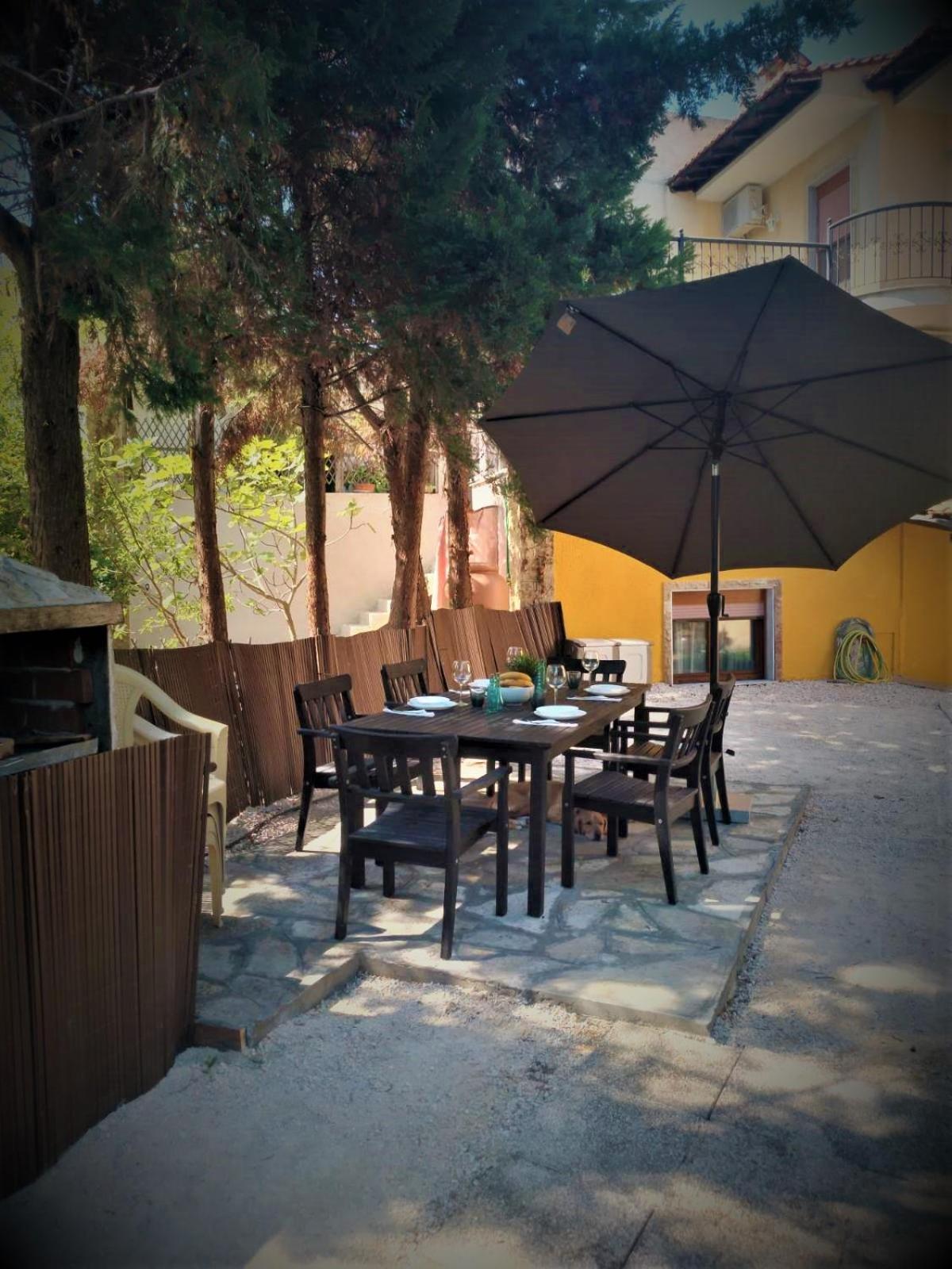 KONSTANTINOS VOURVOUROU APARTMENT