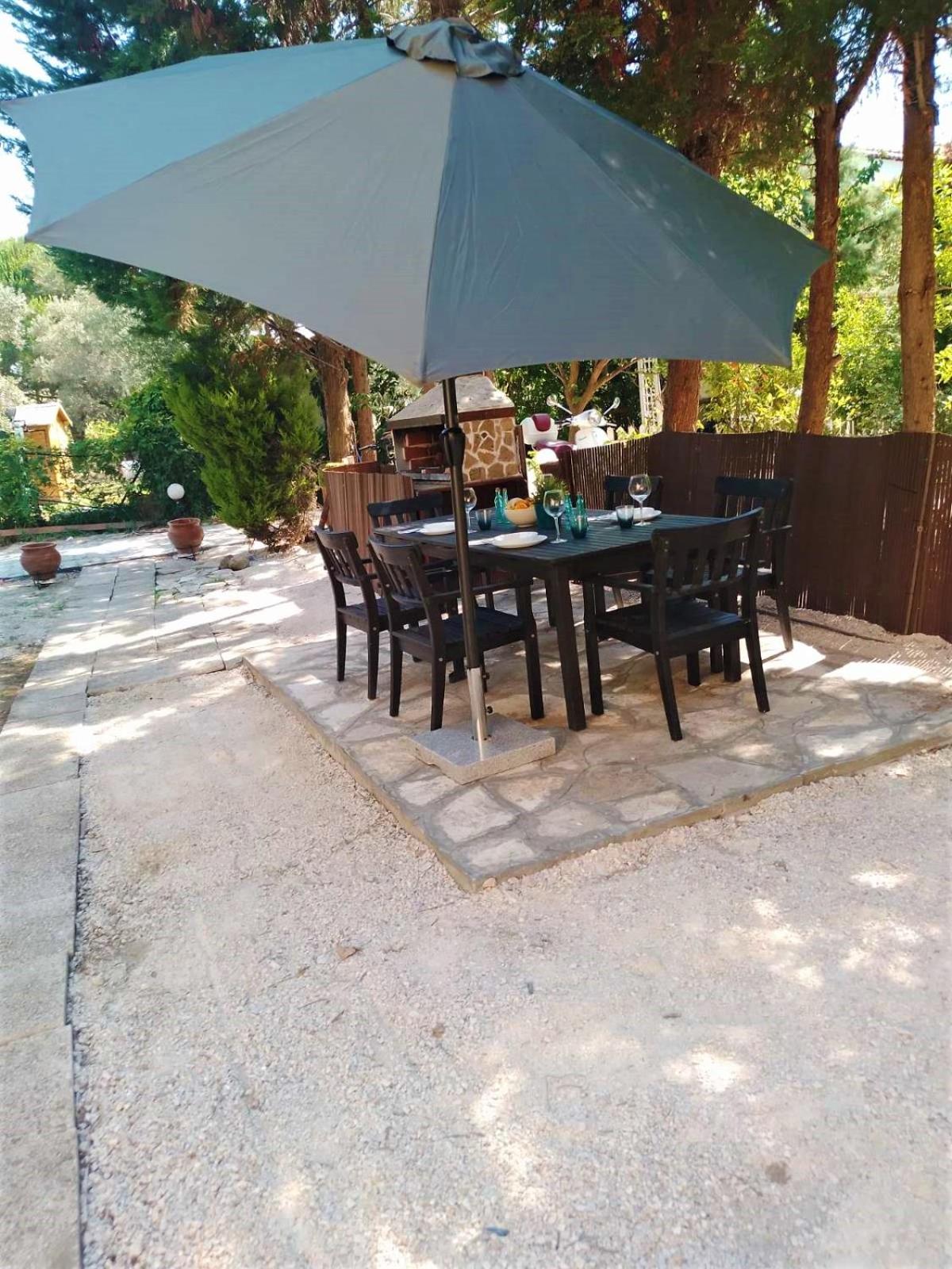 KONSTANTINOS VOURVOUROU APARTMENT