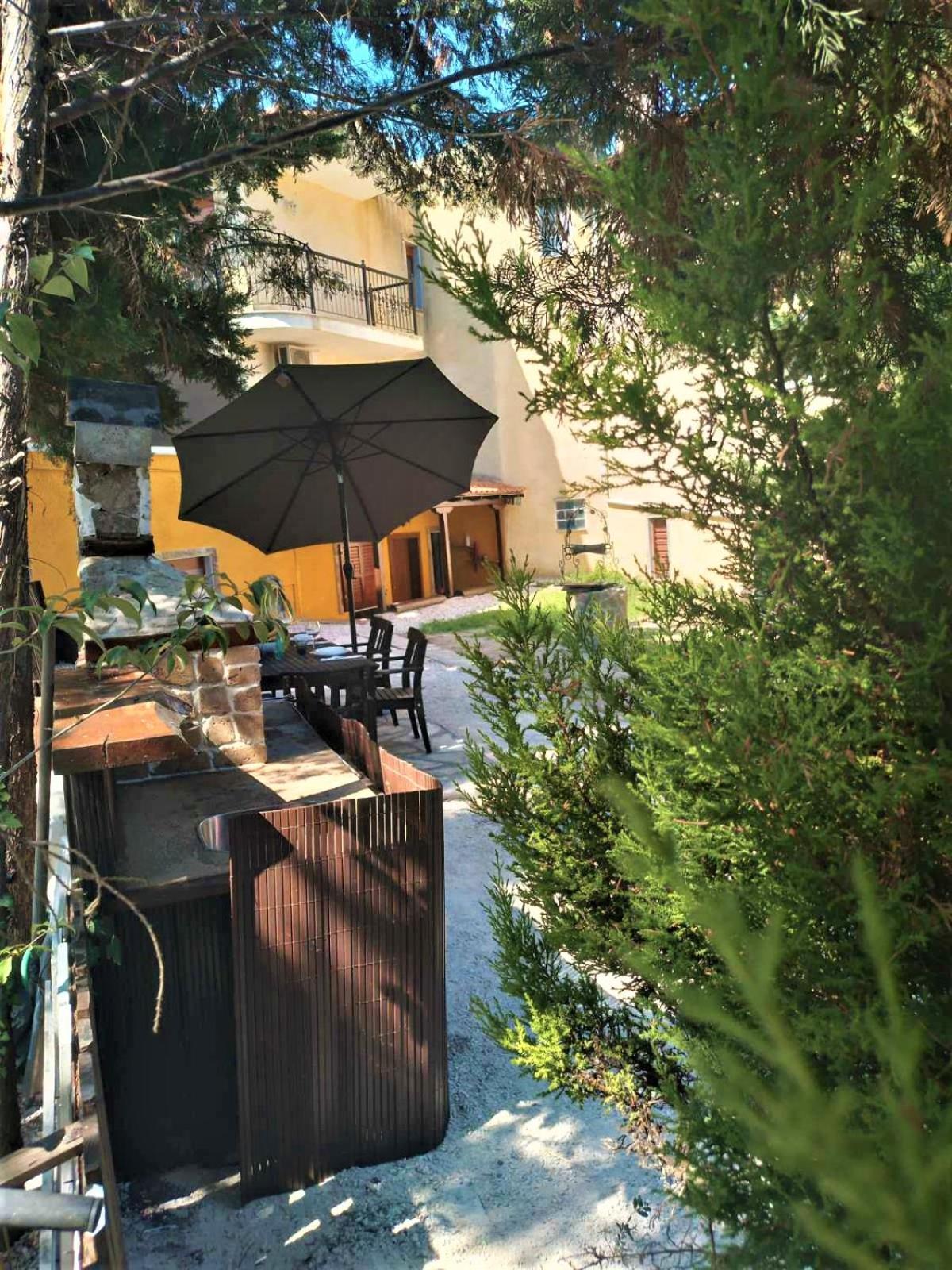 KONSTANTINOS VOURVOUROU APARTMENT