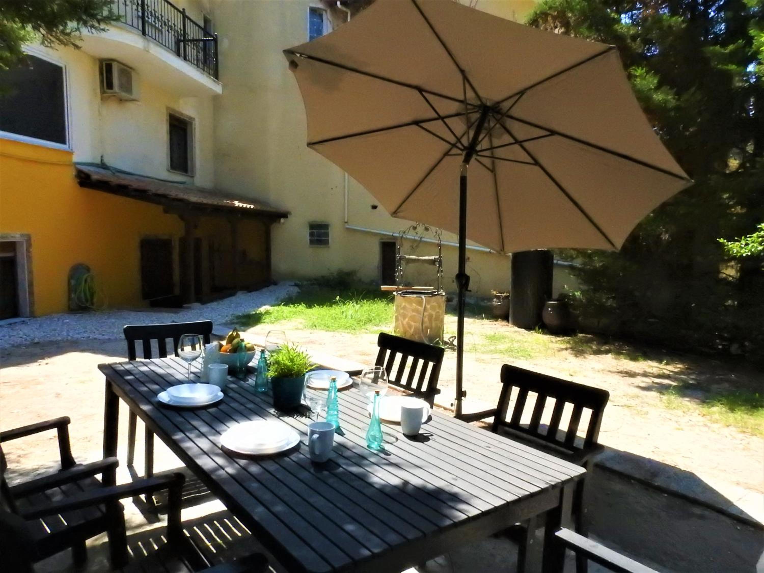 KONSTANTINOS VOURVOUROU APARTMENT