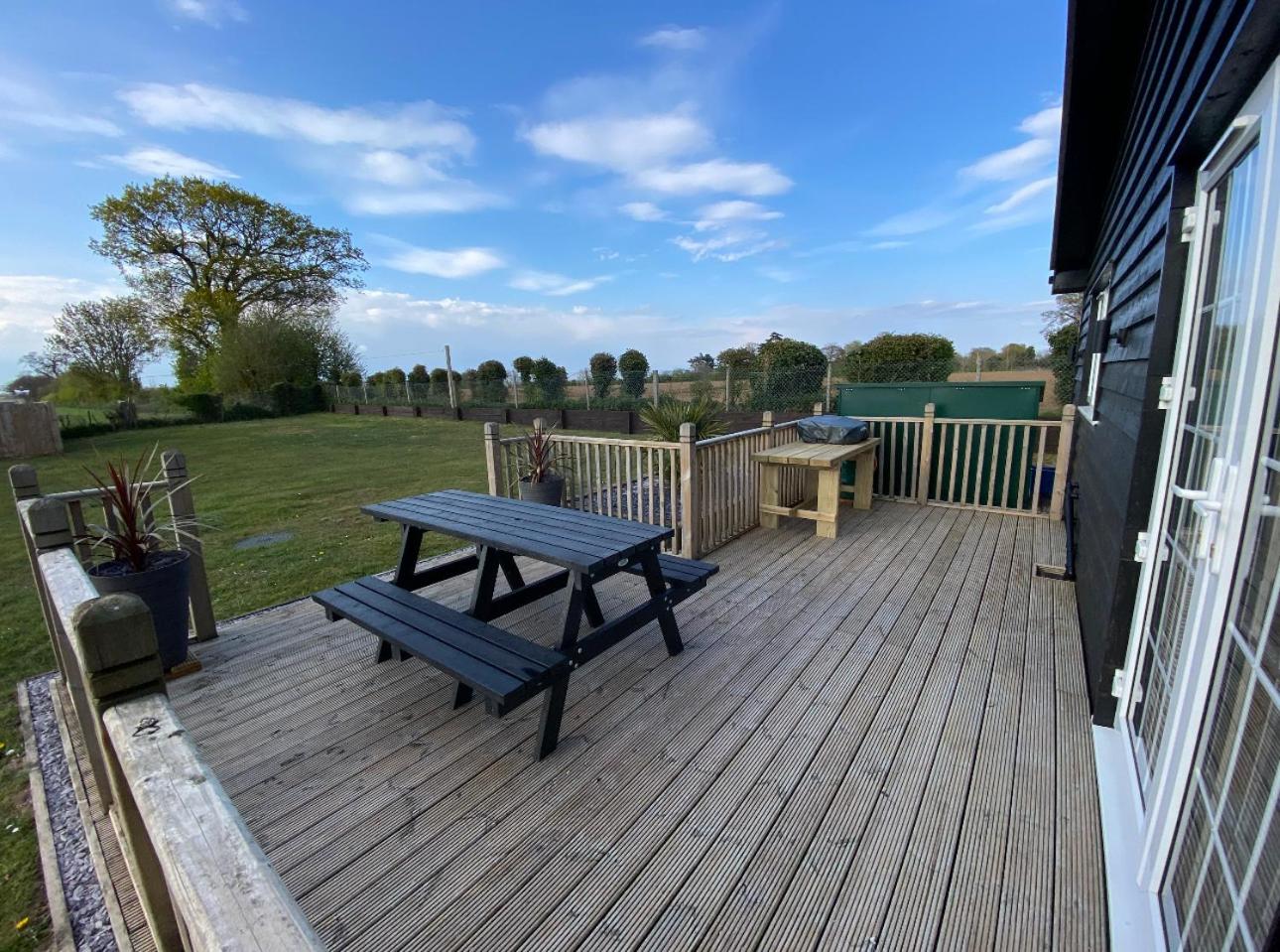 Near Woodbridge The Annexe Eyke Fantastic views with Dog secure Garden and Paddock view 4