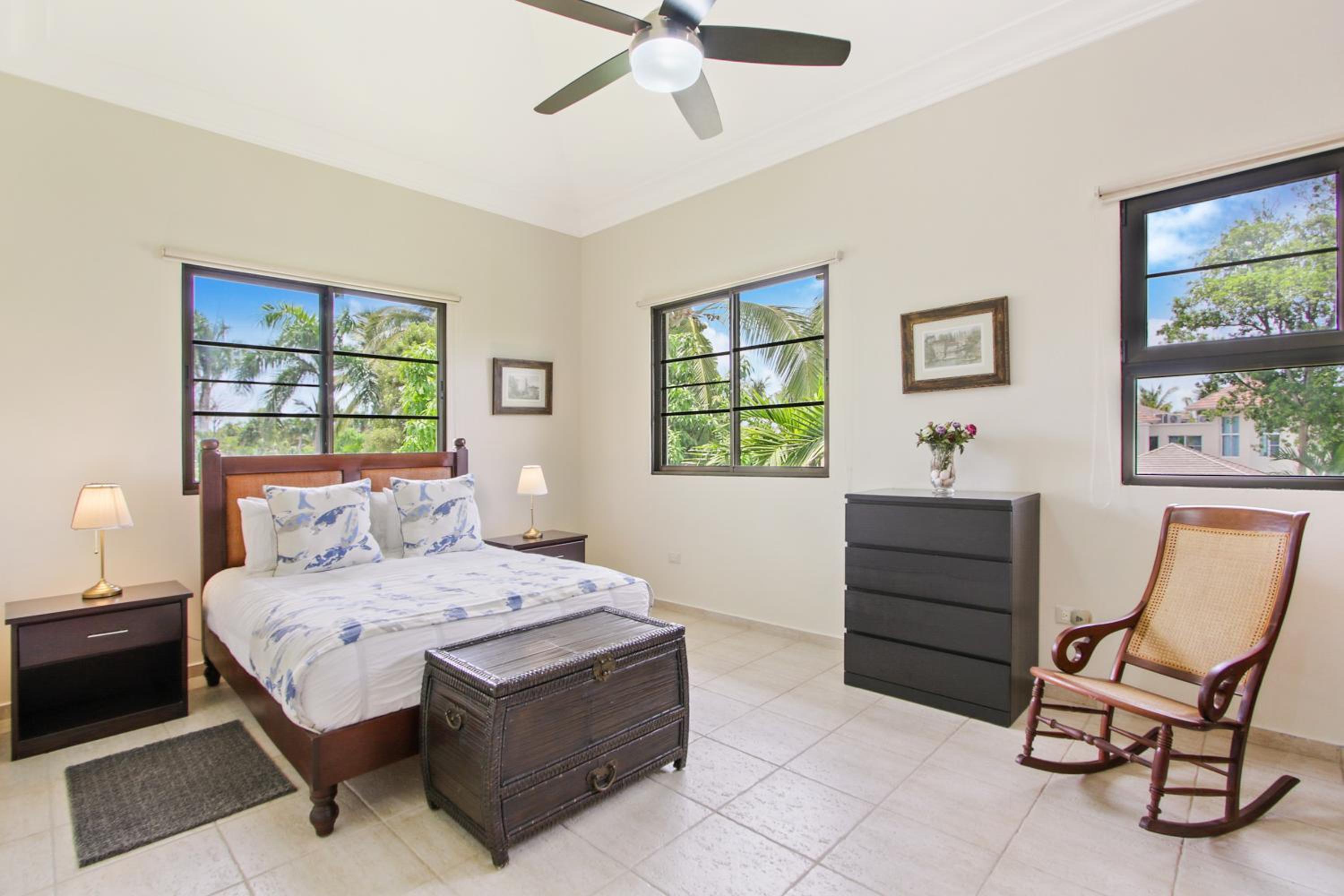 Spacious 4 Bedroom Villa with Pool, Touring Cart & Maid view 4
