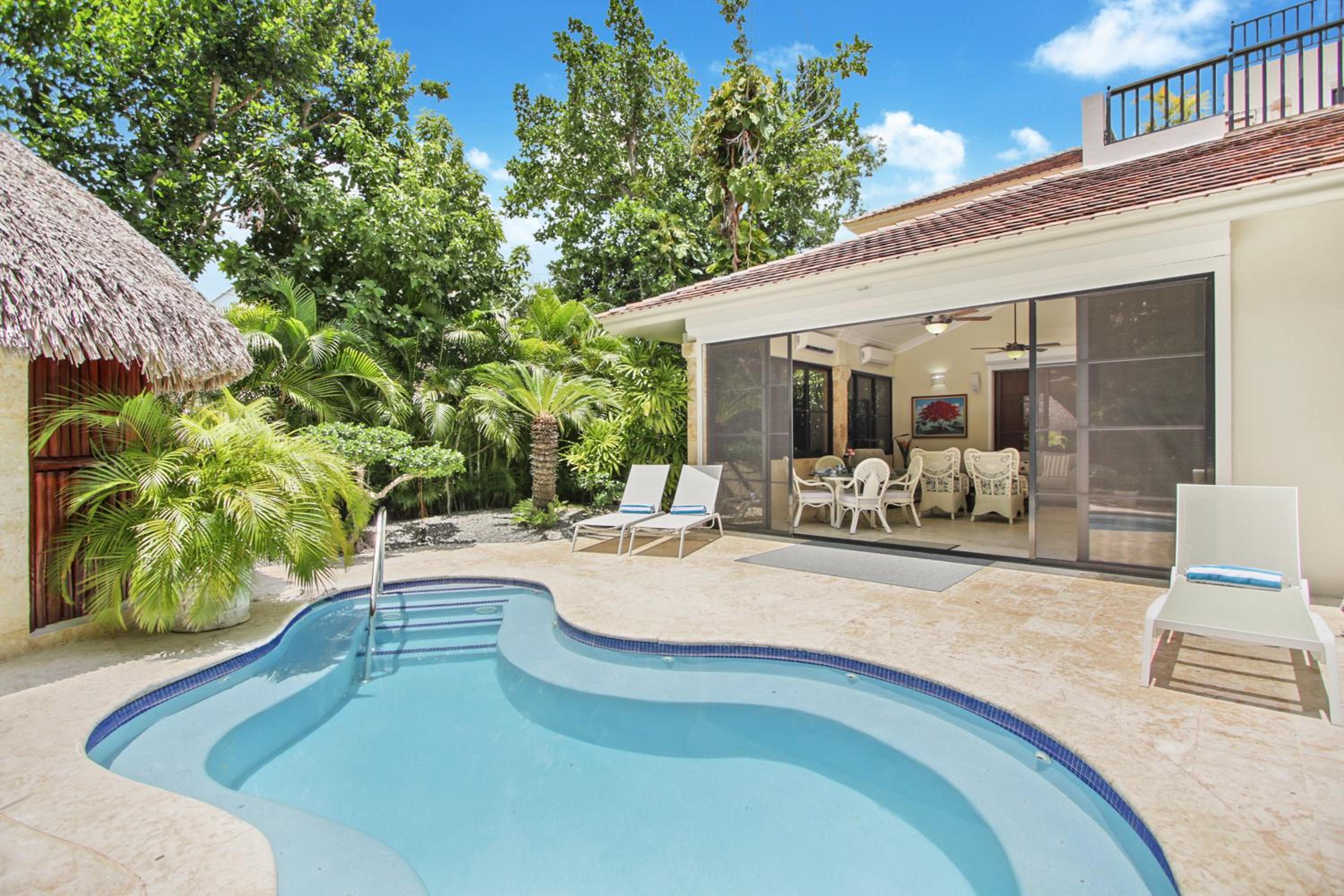 Spacious 4 Bedroom Villa with Pool, Touring Cart & Maid view 2
