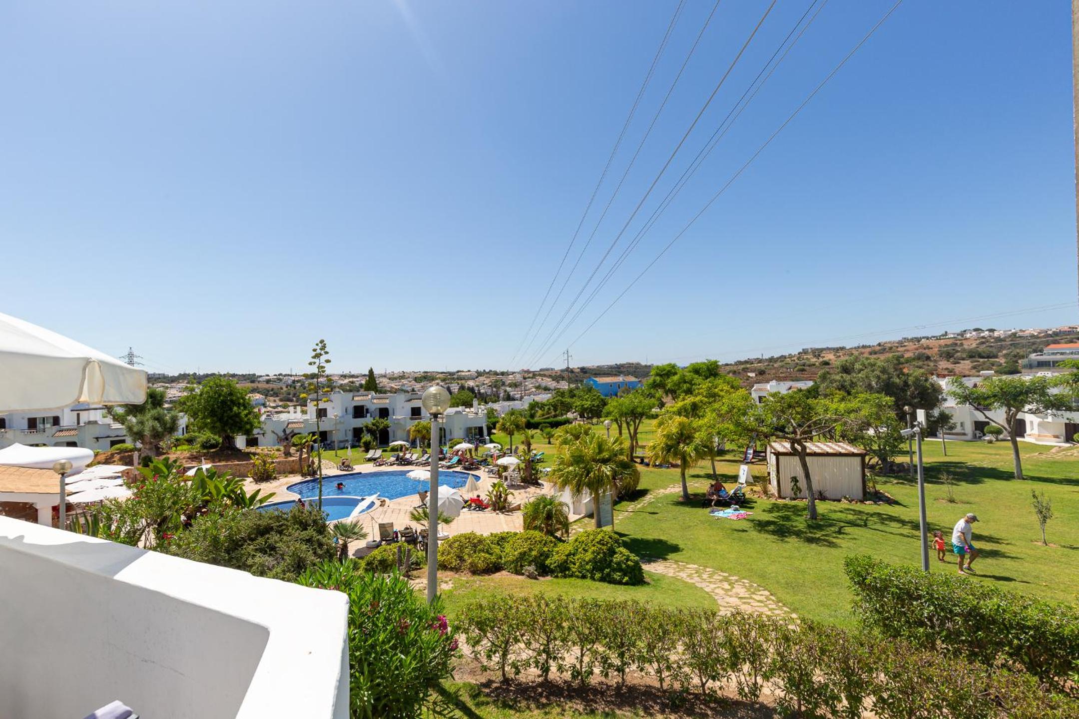 Amazing 2-Bedroom Appartment with big terrace! view 3