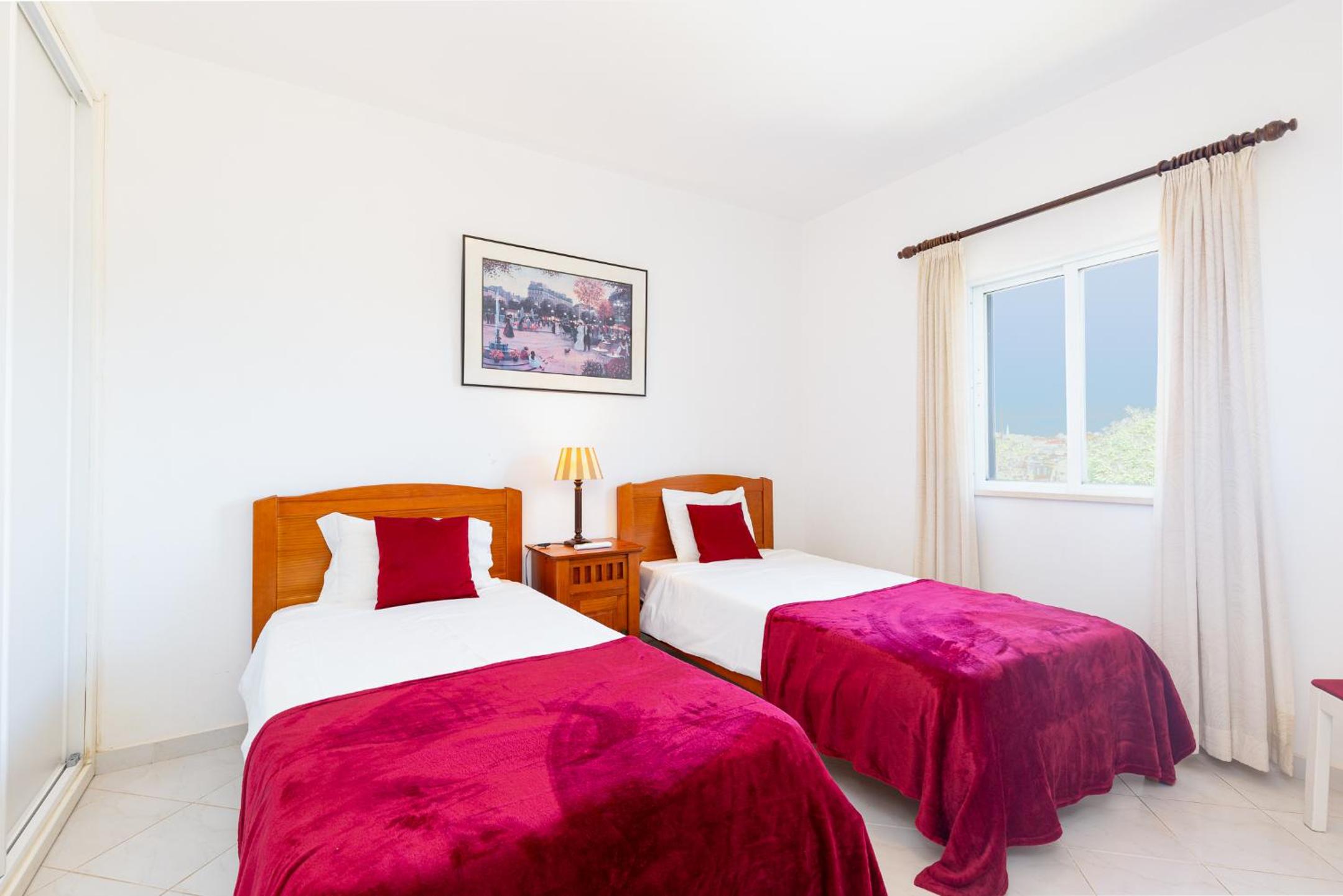 Amazing 2-Bedroom Appartment with big terrace! view 5