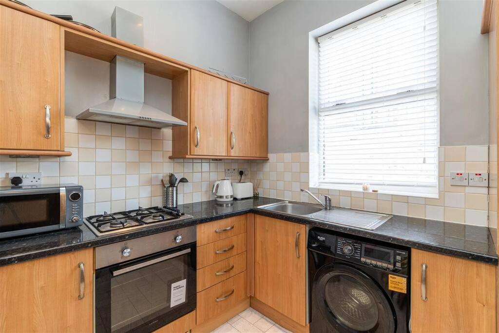NEWLY REFURBISHED NOV 2025 Chic City Stay In Jesmond Apartment view 3