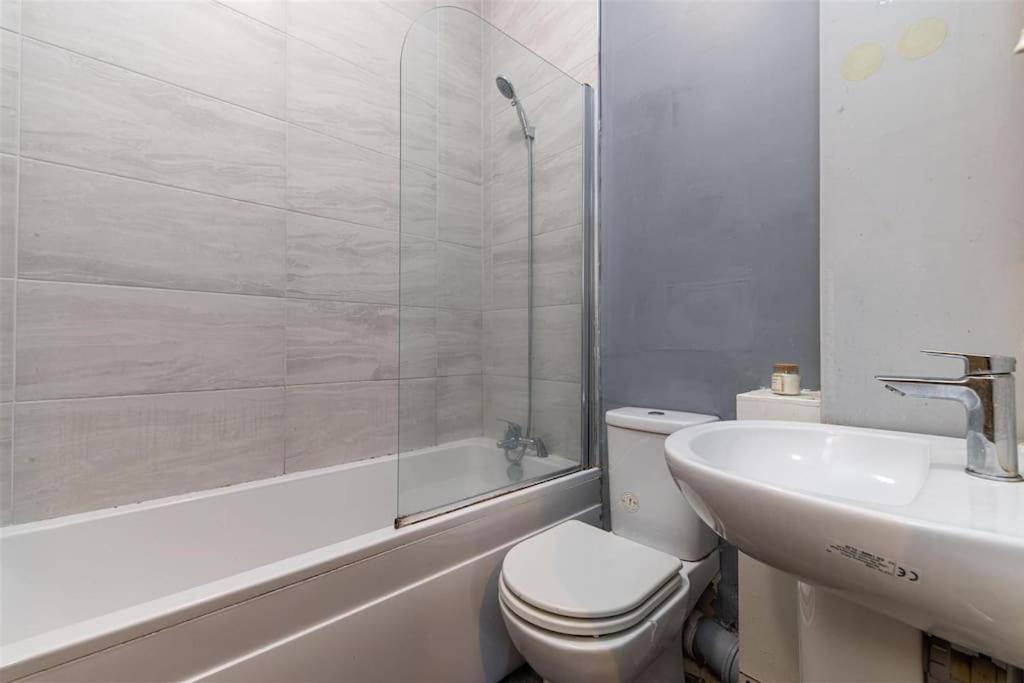 NEWLY REFURBISHED NOV 2025 Chic City Stay In Jesmond Apartment view 5