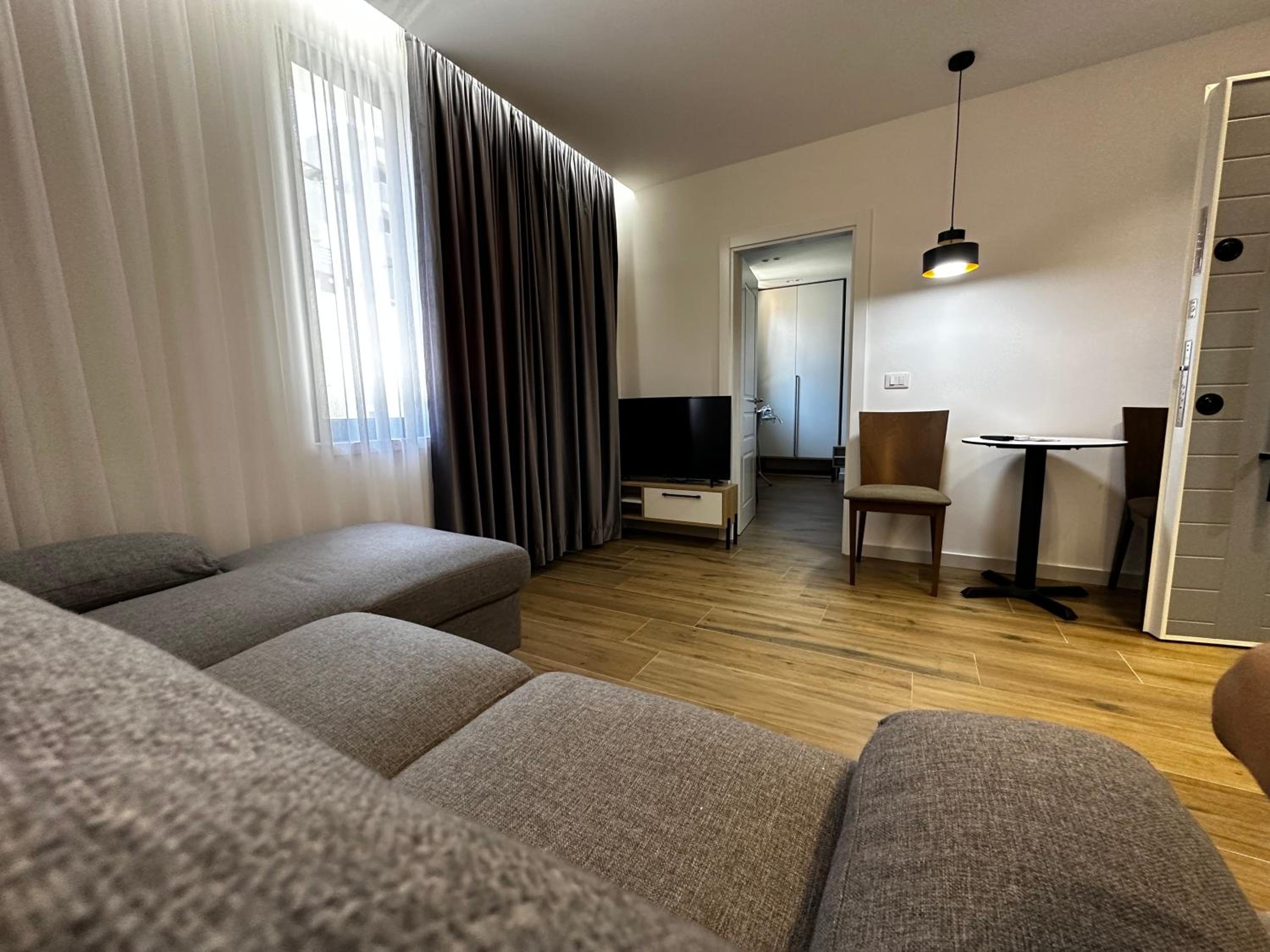 Alvi Apartment