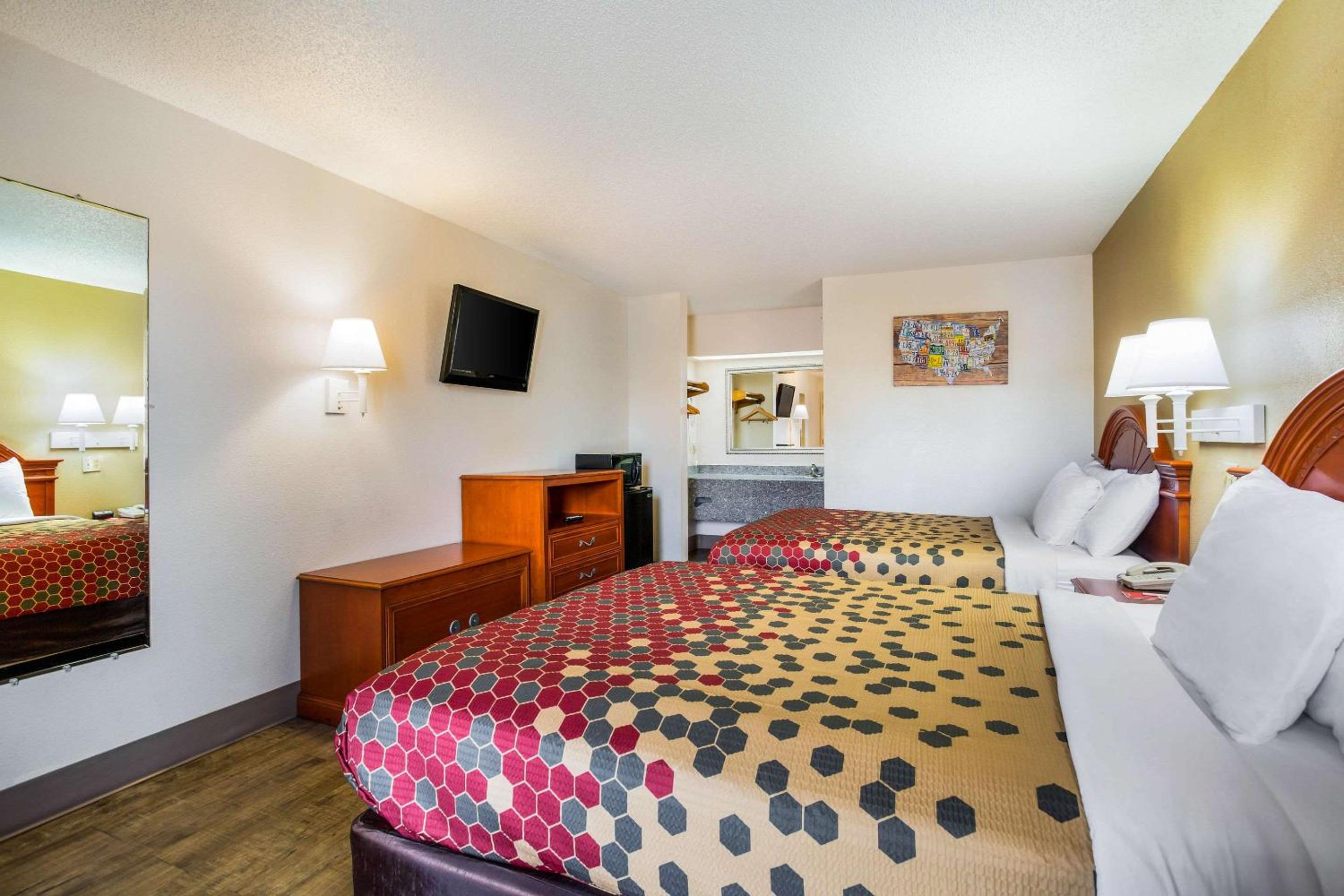 Lebanon Vacations - Econo Lodge - Property Image 11