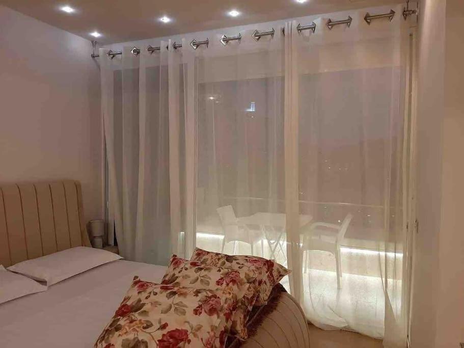 Sea View Apartment with Veranda Beach Amazing