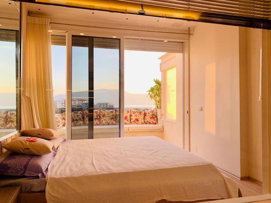 Sea View Apartment with Veranda Beach Amazing