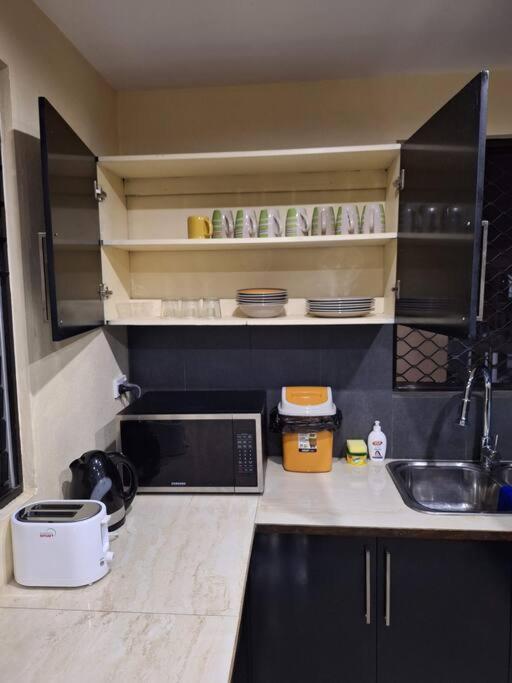 Stunning Two-Bedroom: Perfect Home Away from Home - view 8