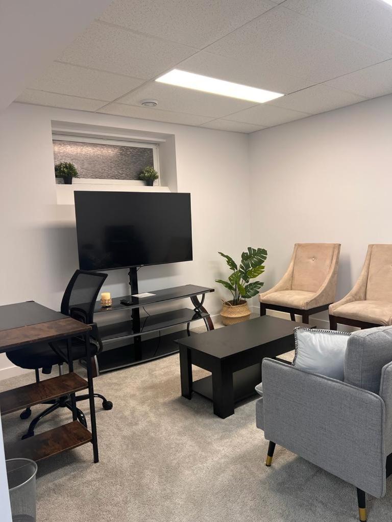 Well furnished Basement Suite-With Private Entrance