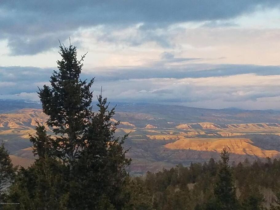 Beautiful Mountain Cabin near Tetons Yellowstone