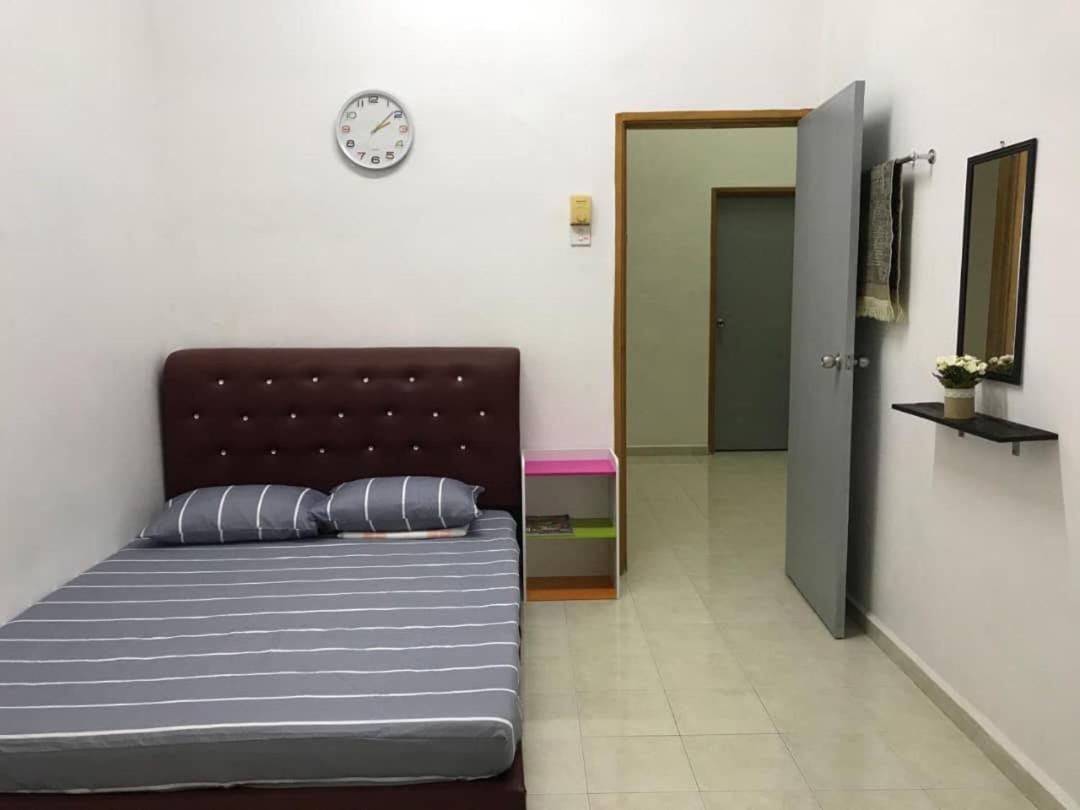 Julia Homestay Taman Tasik Utama MiTC photo 6