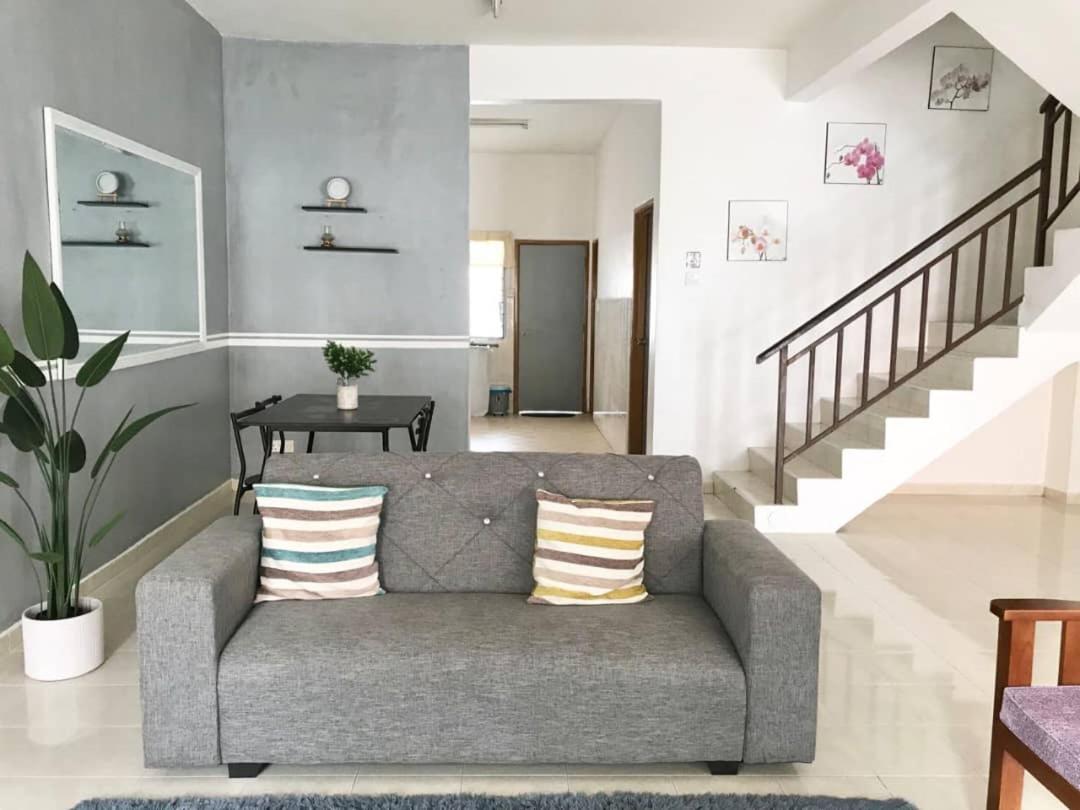 Julia Homestay Taman Tasik Utama MiTC photo 5