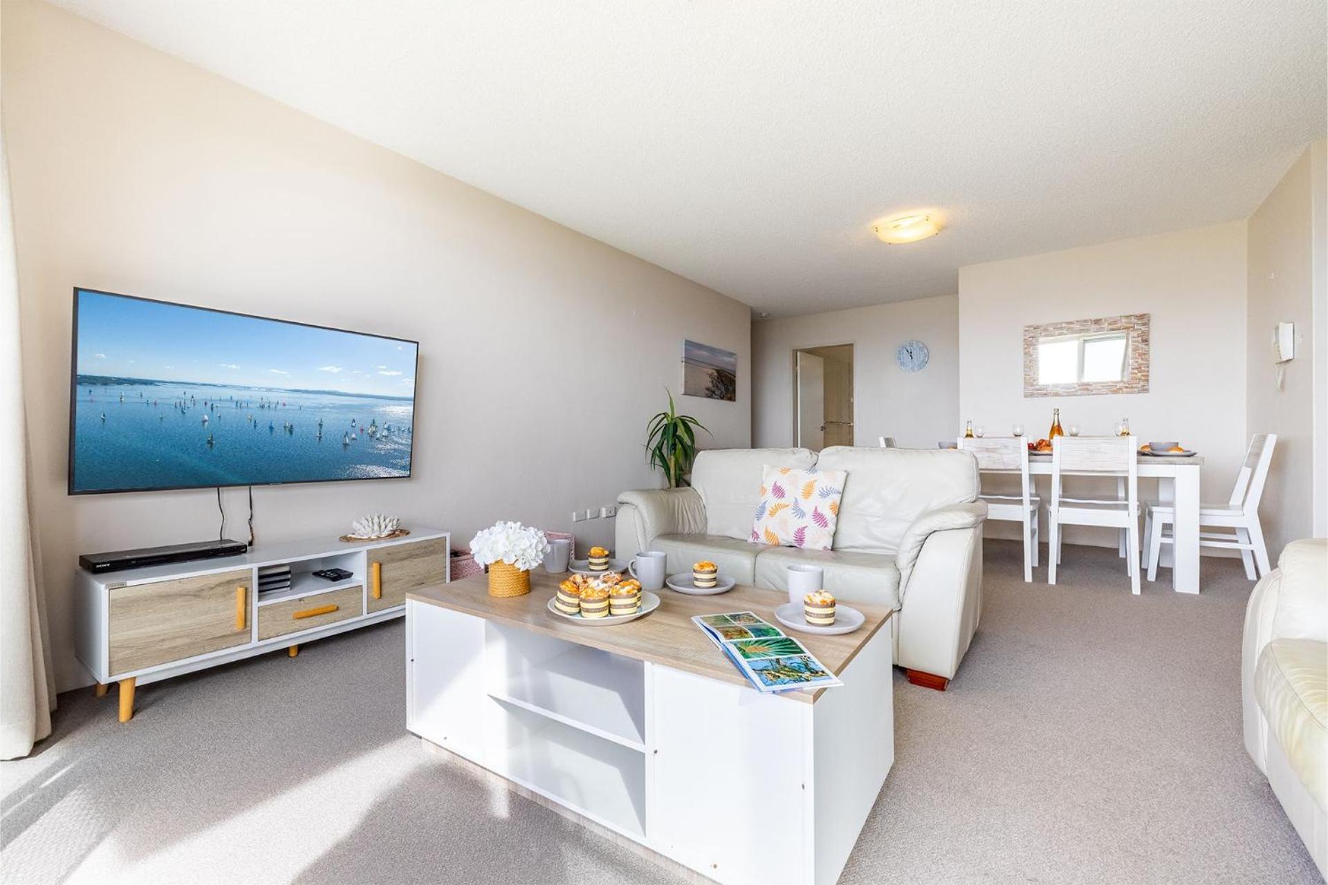 Ocean Shores, 7 27 Weatherly Cl - waterfront with fabulous views and WiFi