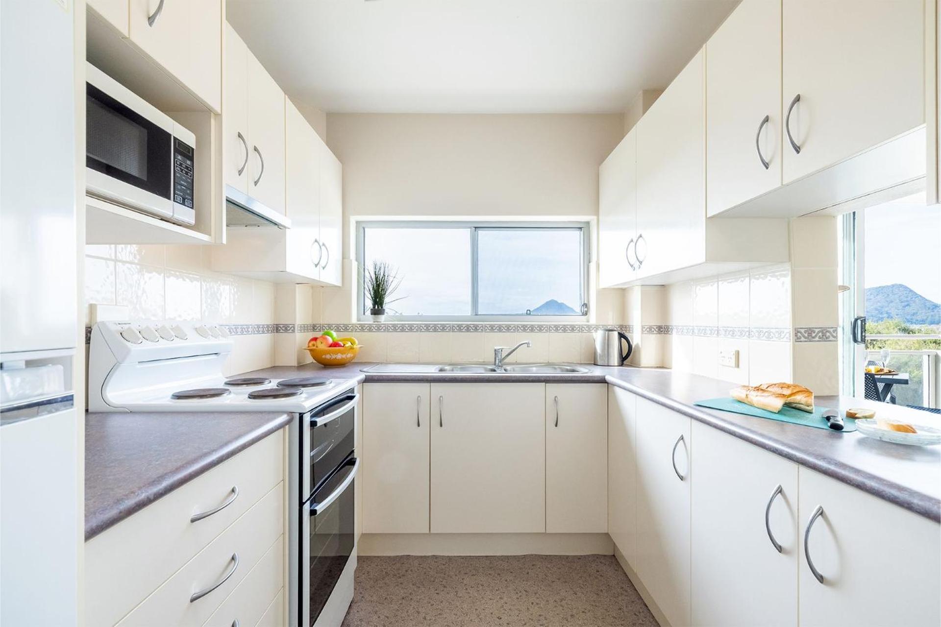Ocean Shores, 7 27 Weatherly Cl - waterfront with fabulous views and WiFi