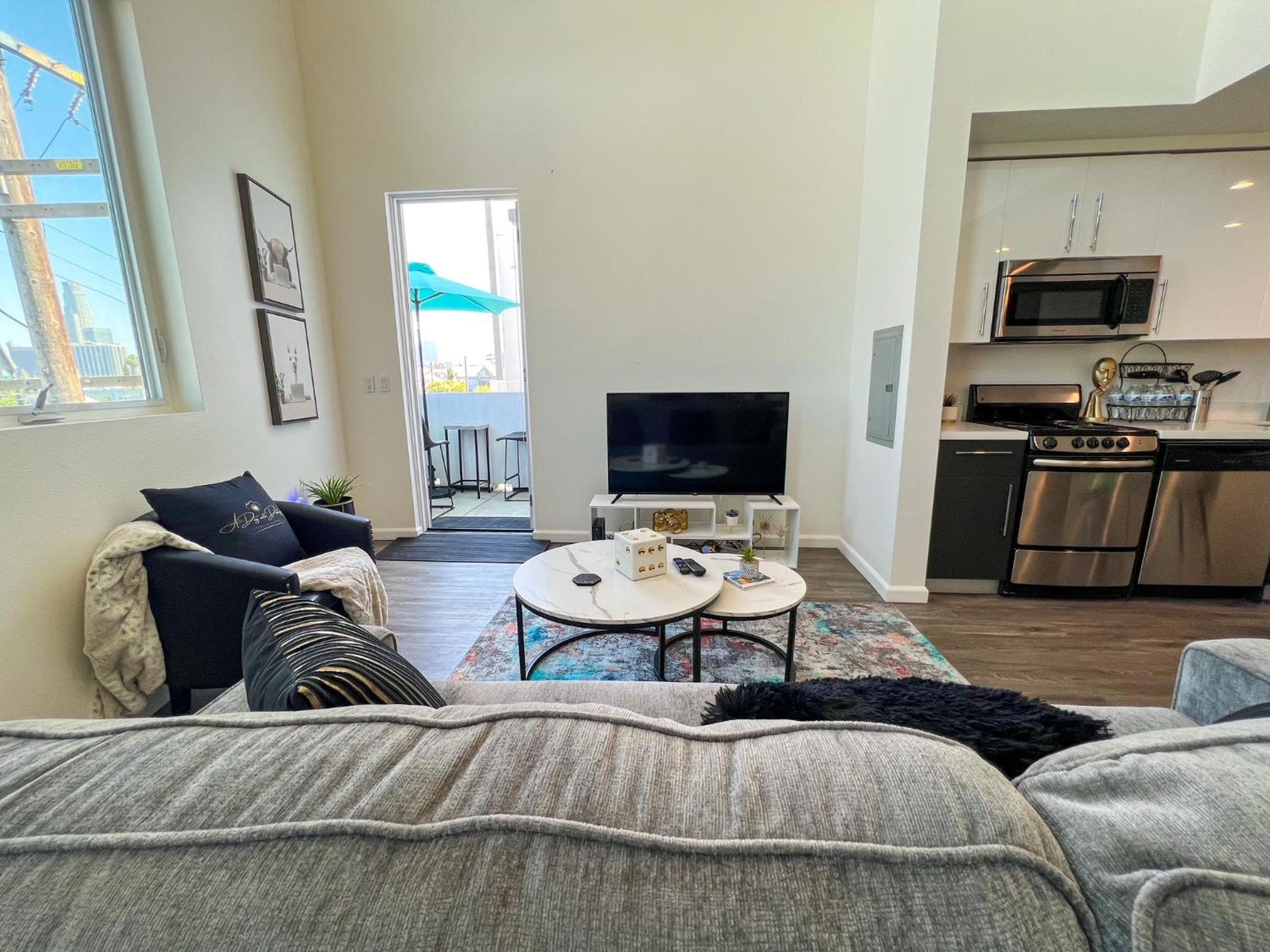 LUXURY LA PENTHOUSE PRIME LOCATION Min from HOLLYWOOD and DOWNTOWN