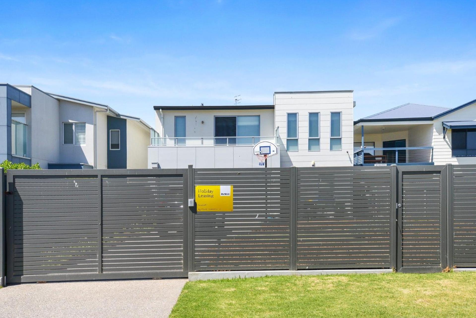 Executive Accommodation Absolute Beach Front