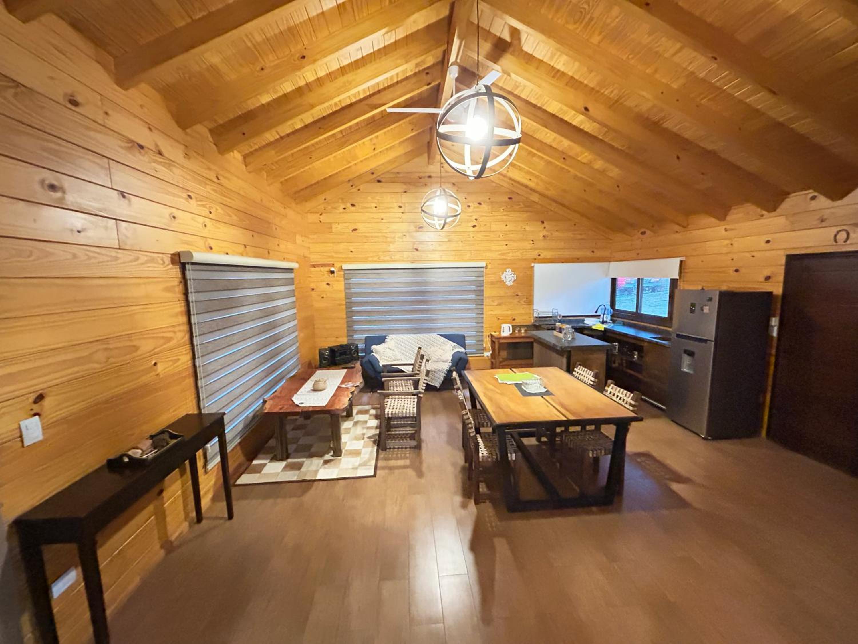 Casa y cabaña vista a las sierras