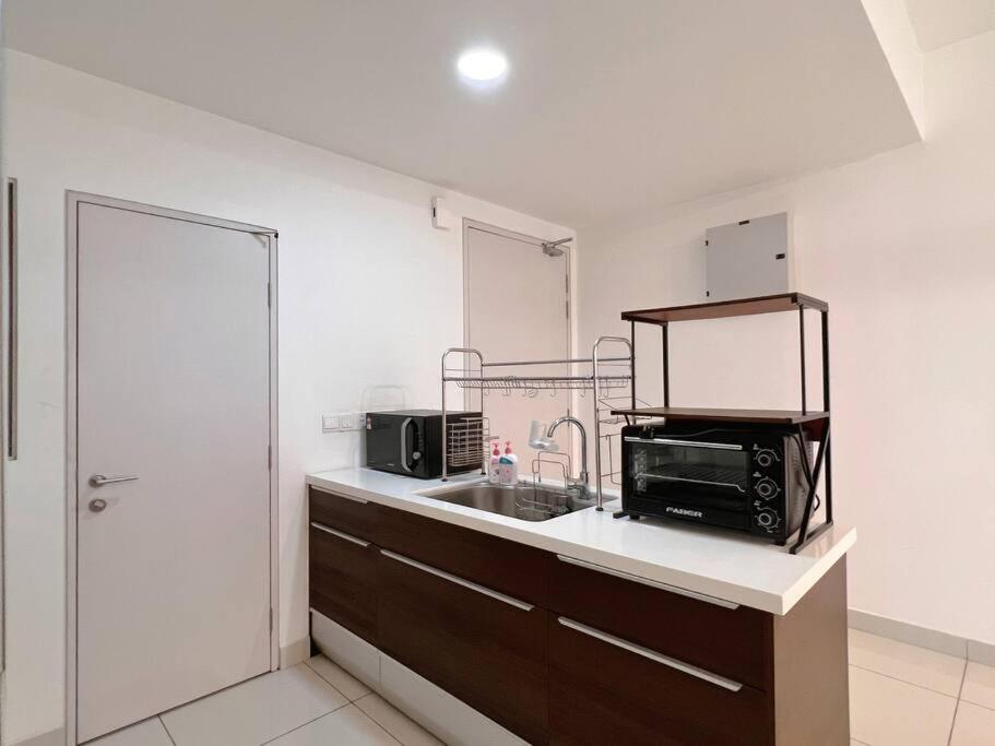 Homely D'Sara @ Direct Link with MRT, Near Thomson Hospital & Sungai Buloh Hospital photo 8
