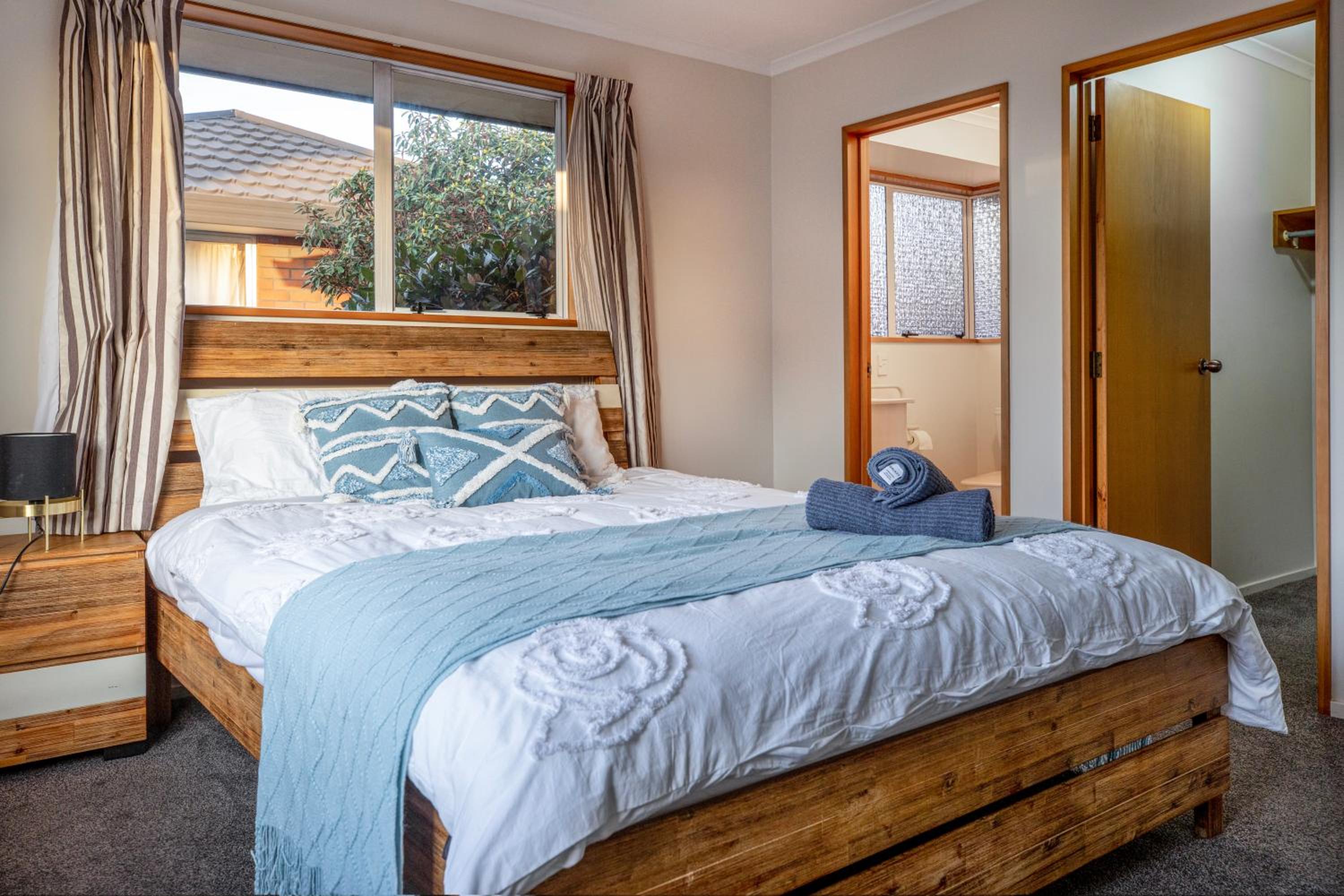 Convenient Westfield House 3bedroom 2bath view 2