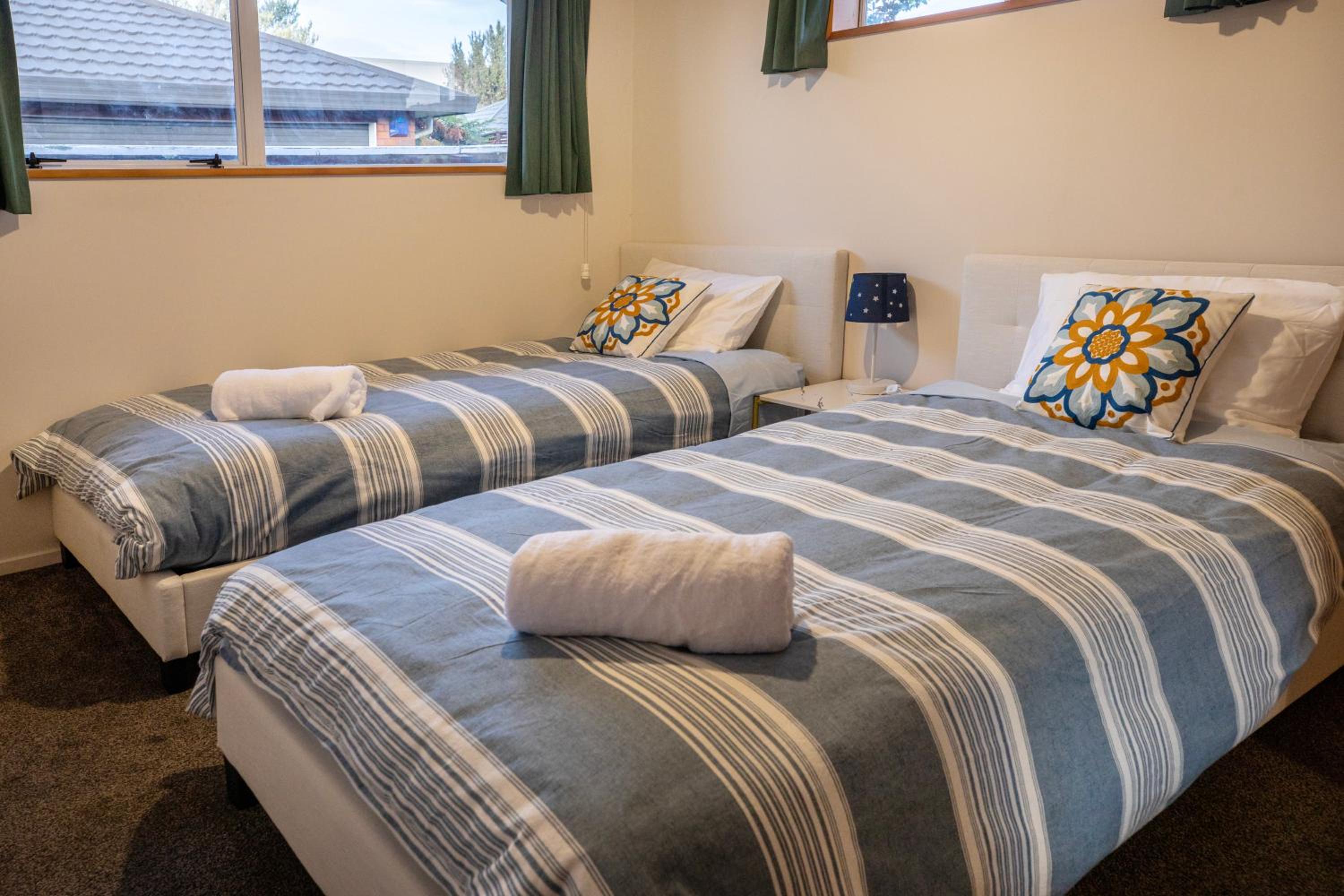 Convenient Westfield House 3bedroom 2bath view 5
