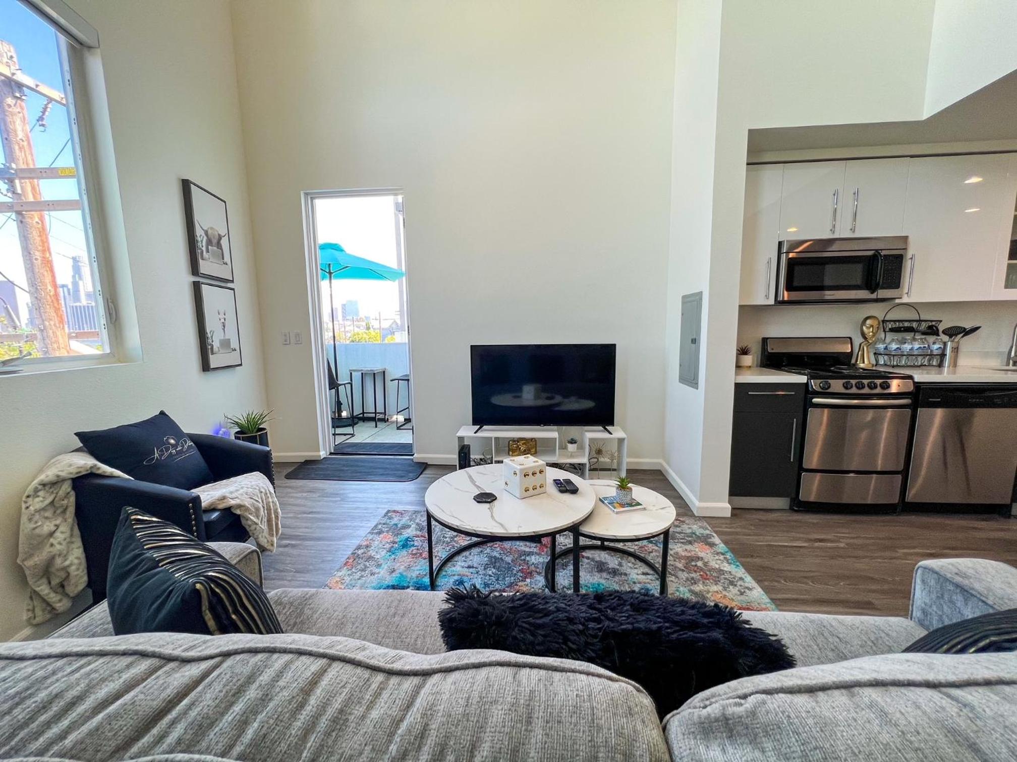 LUXURY LA PENTHOUSE PRIME LOCATION Min from HOLLYWOOD and DOWNTOWN