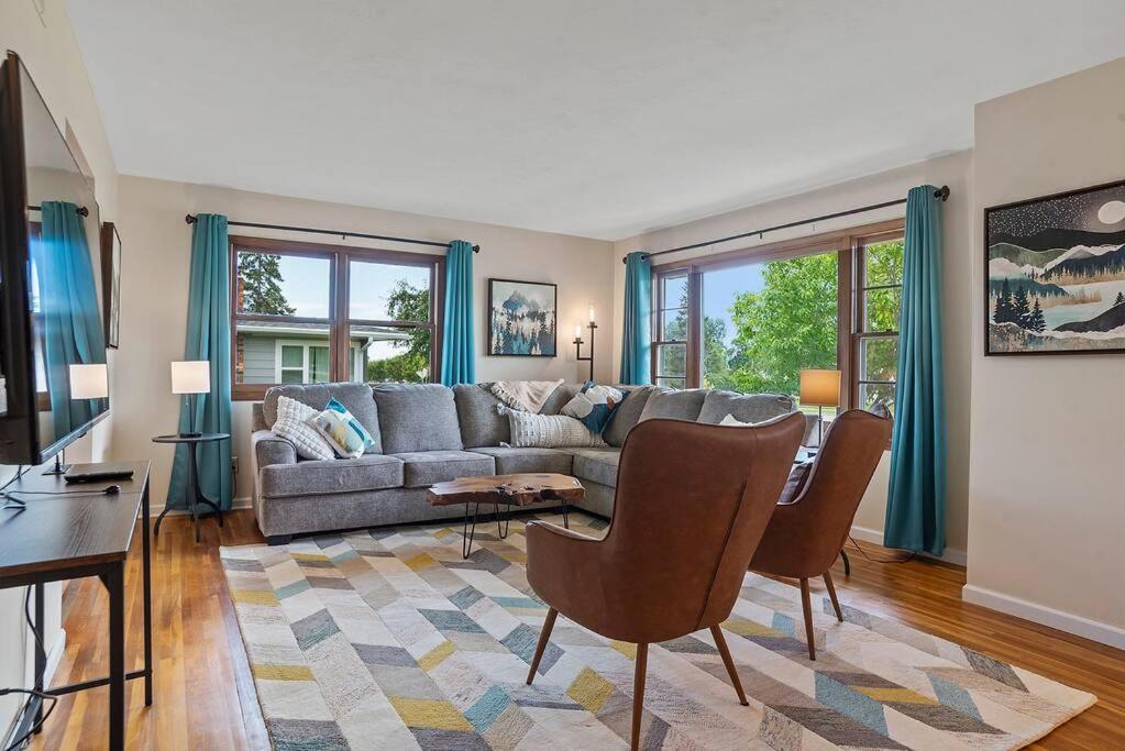 Mid-Century Magic - HUGE Space view 5