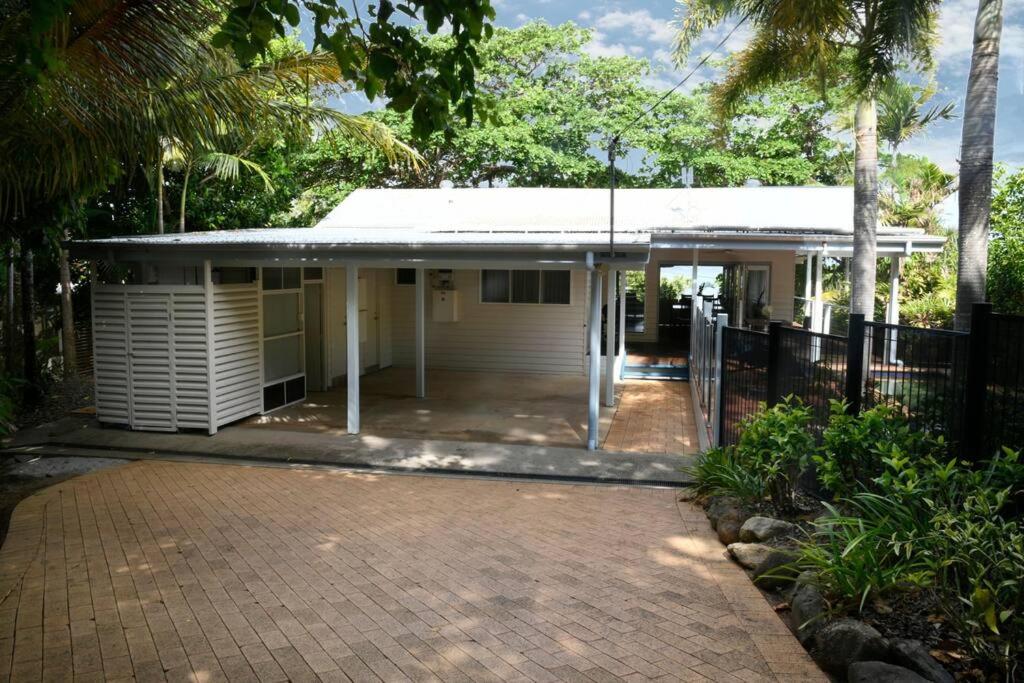 Seasons - Beachfront- Amazing views