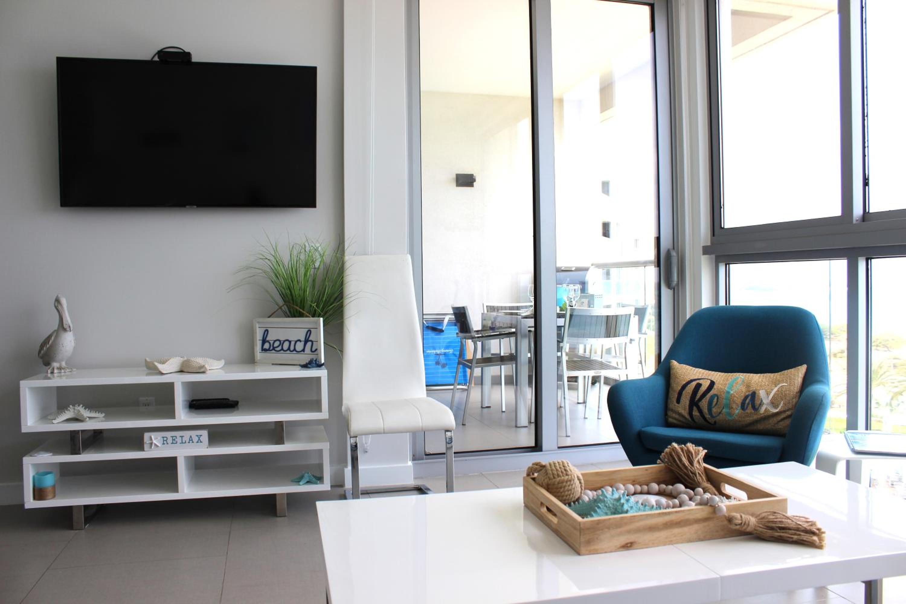 Azure 515 Aruba Vacation Sunset Breeze