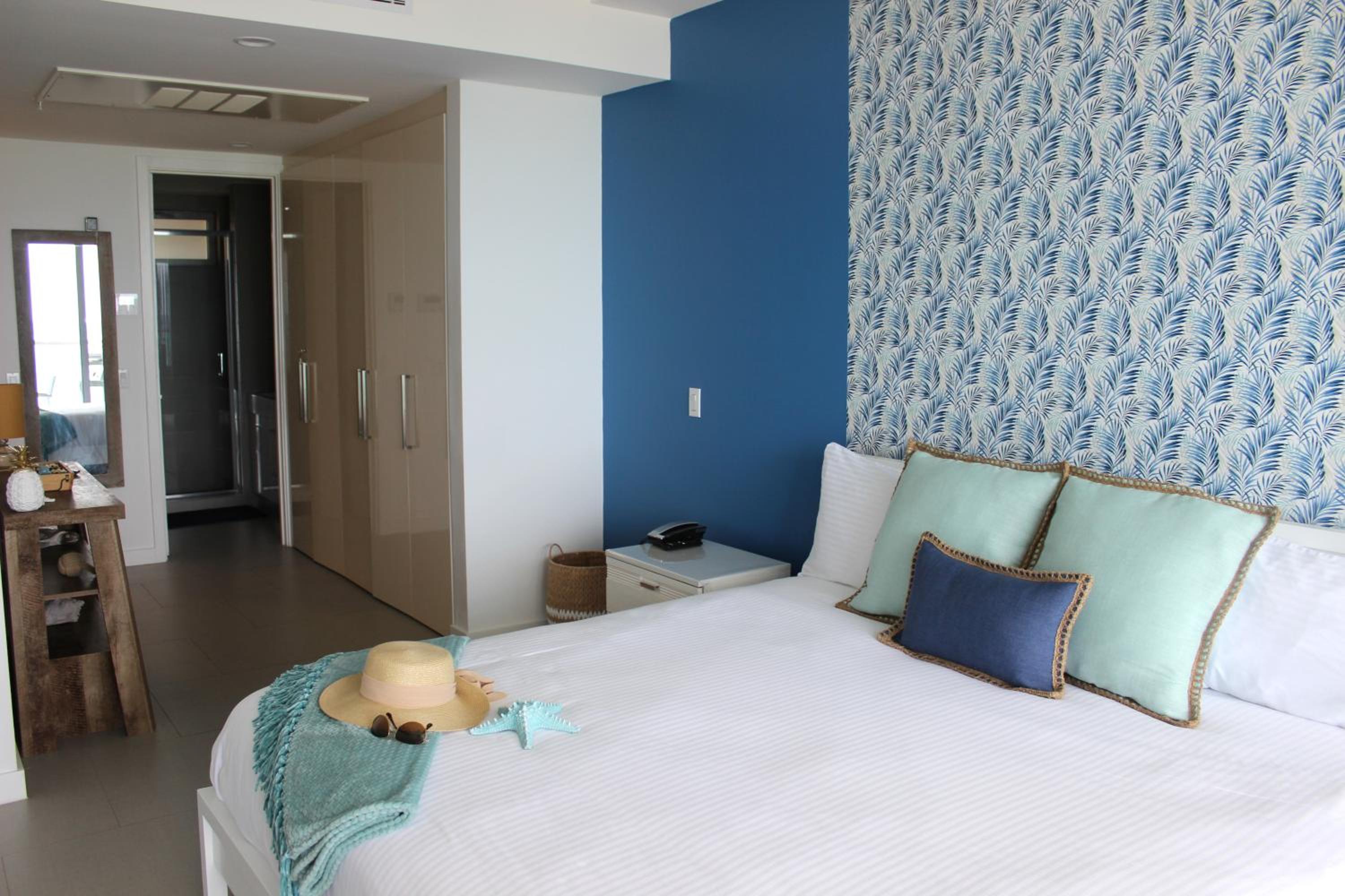 Azure 515 Aruba Vacation Sunset Breeze