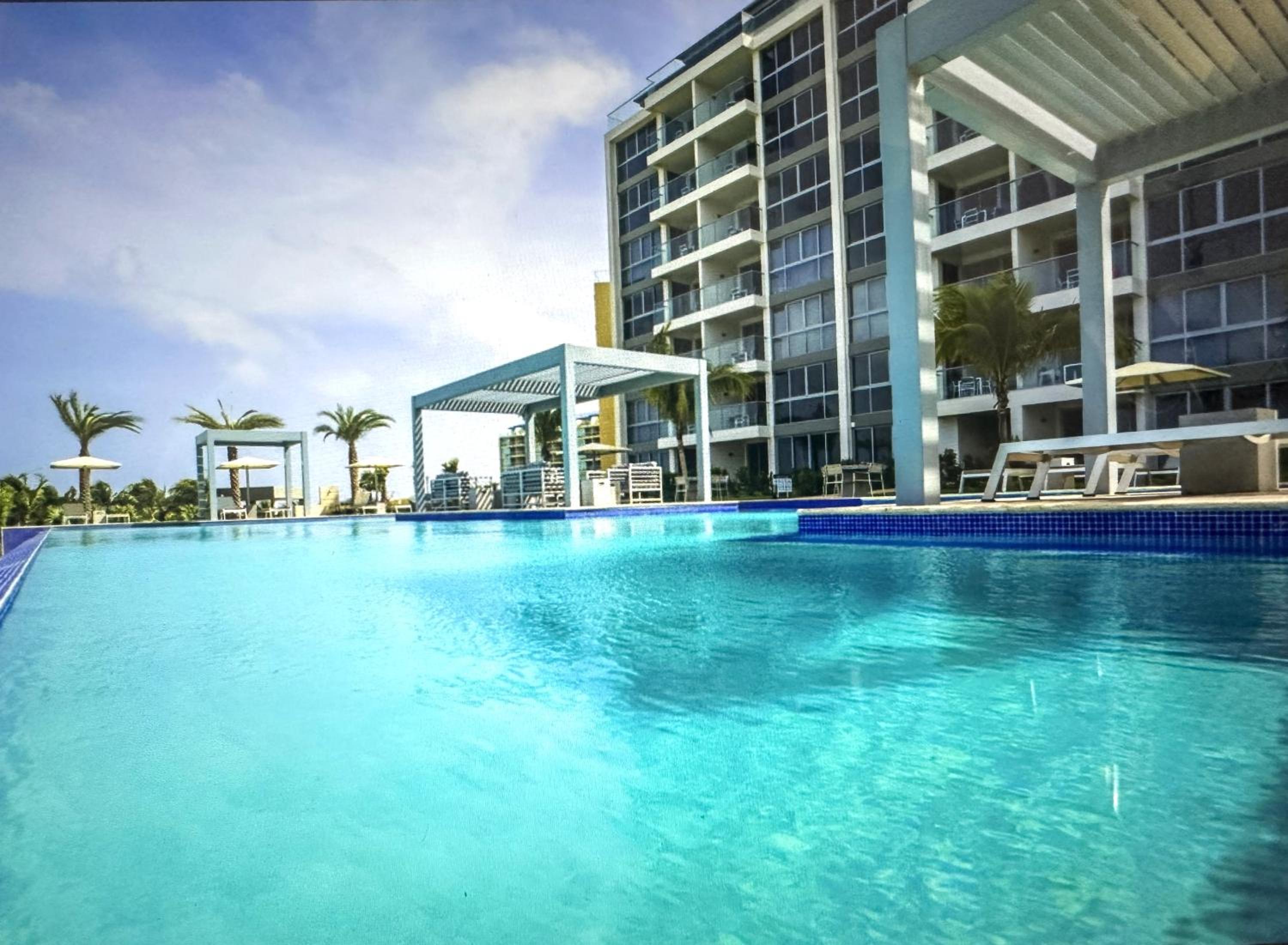 Azure 515 Aruba Vacation Sunset Breeze