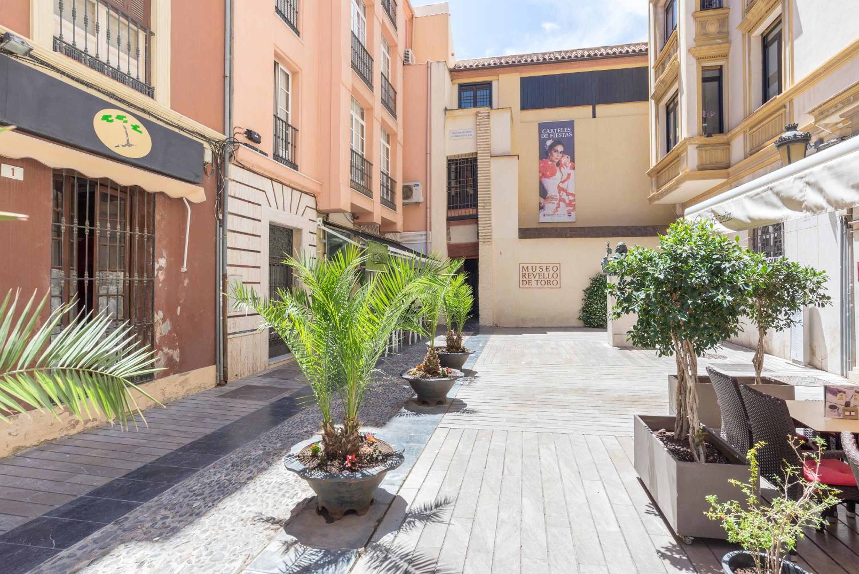 Cozy Cathedral Apartment in Málaga