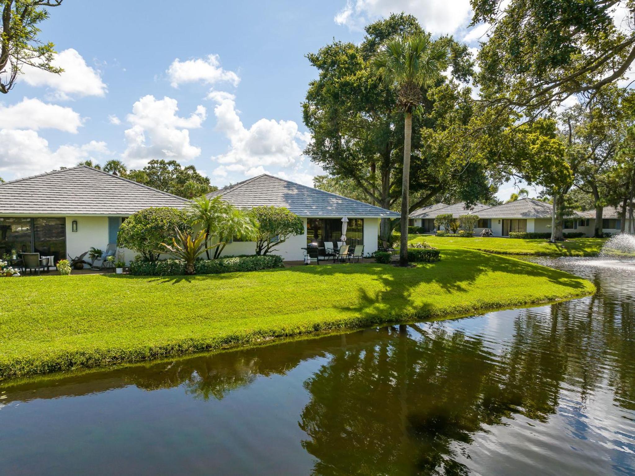 Luxurious Golf Retreat Villa in PGA National!