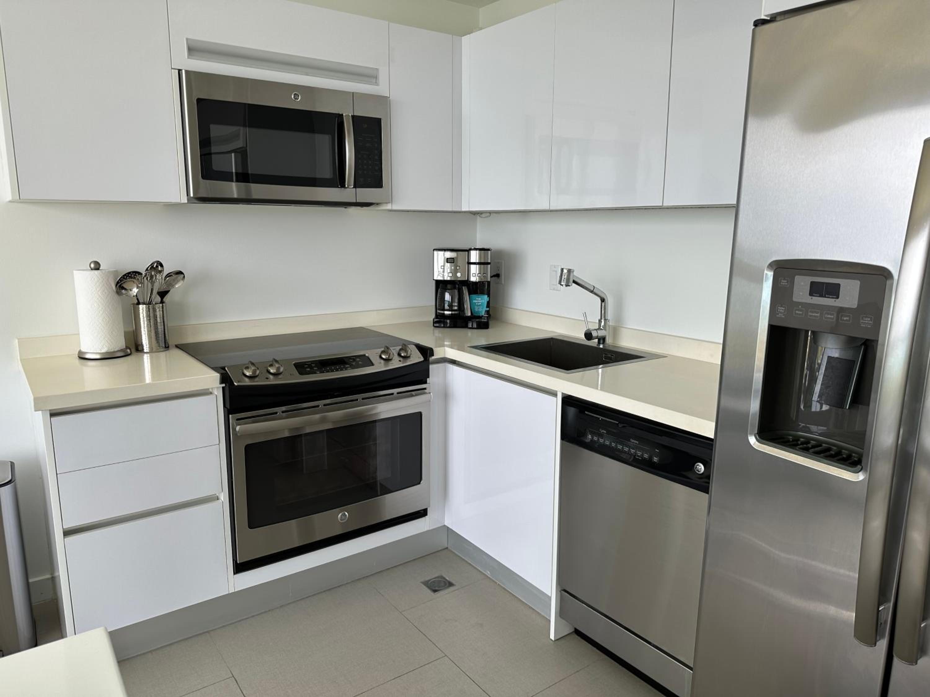 Azure 515 Aruba Vacation Sunset Breeze