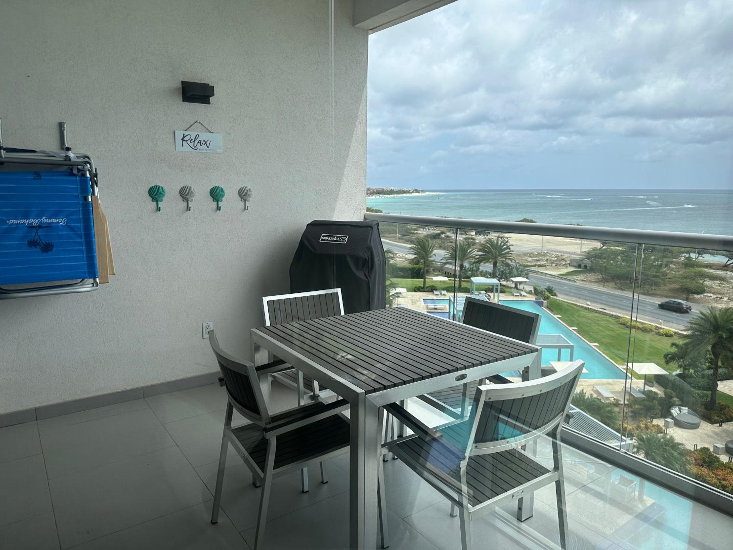 Azure 515 Aruba Vacation Sunset Breeze