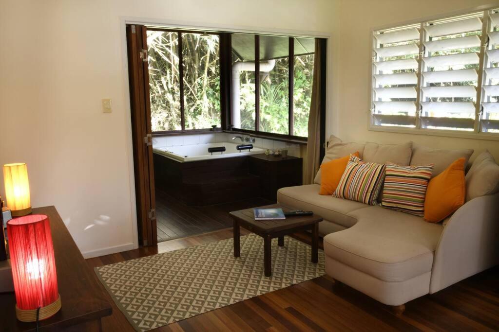 Lillypads Yellow Cottage - Rainforest Getaway