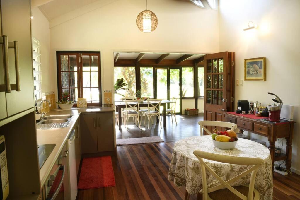 Lillypads Yellow Cottage - Rainforest Getaway