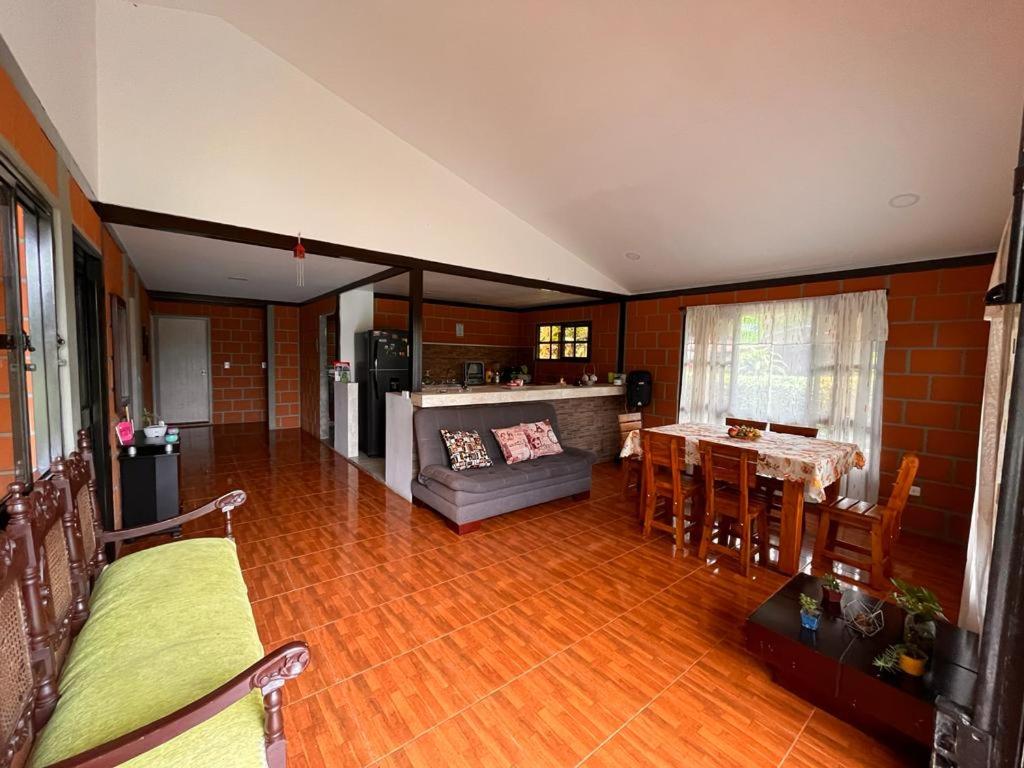 Tranquilo Chalet con Piscina en el Quindio