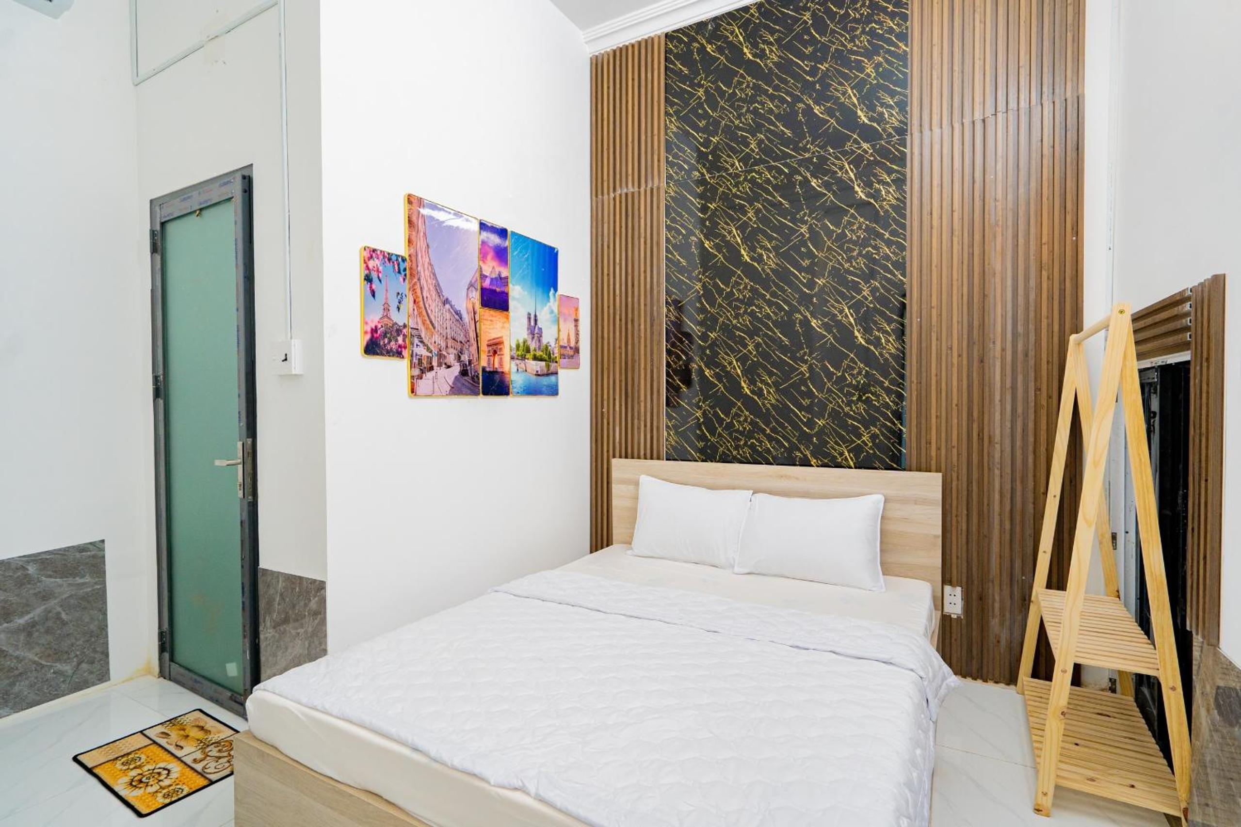 Villa 82 Hoàng Hoa Thám view 2