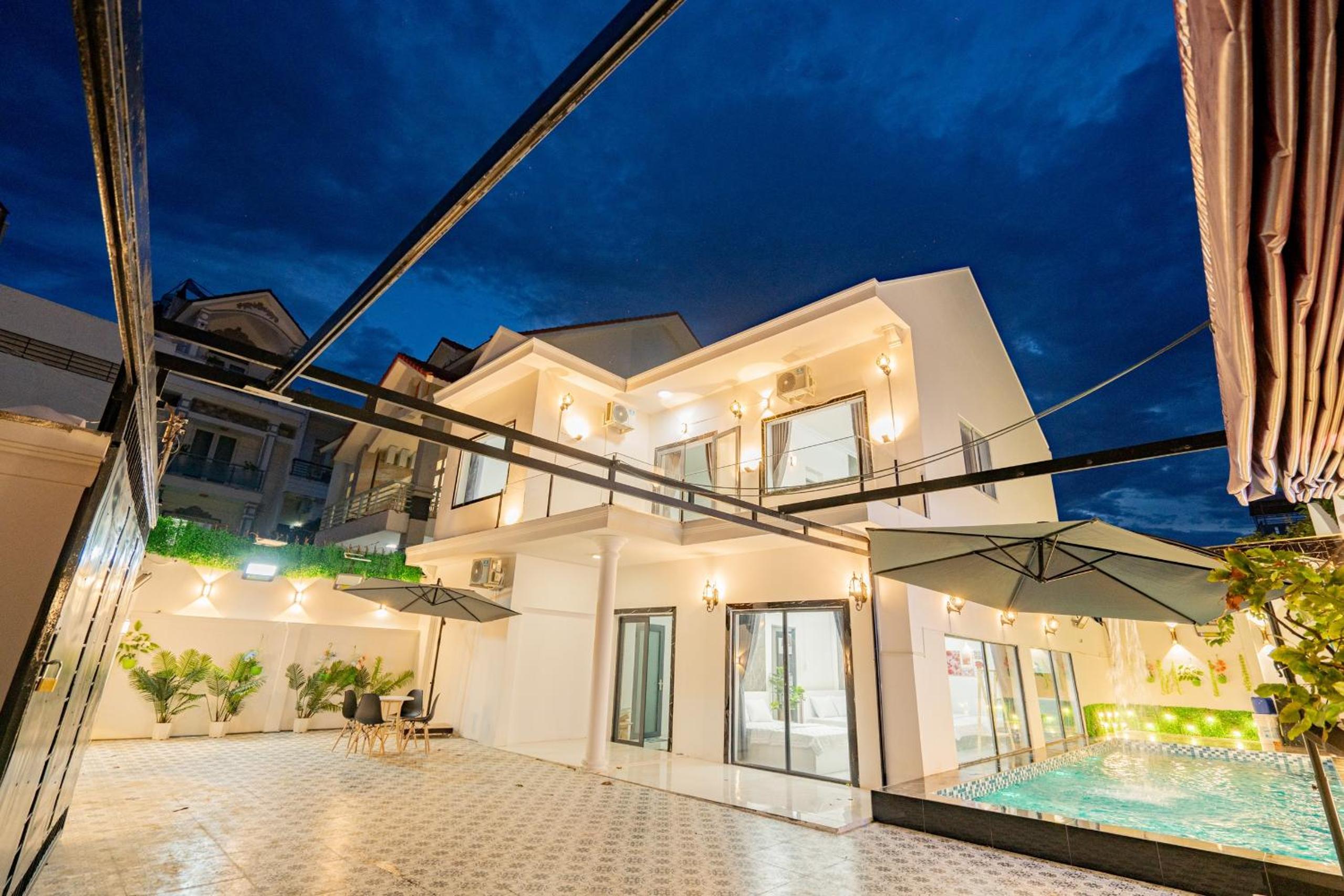 Villa 82 Hoàng Hoa Thám view 3